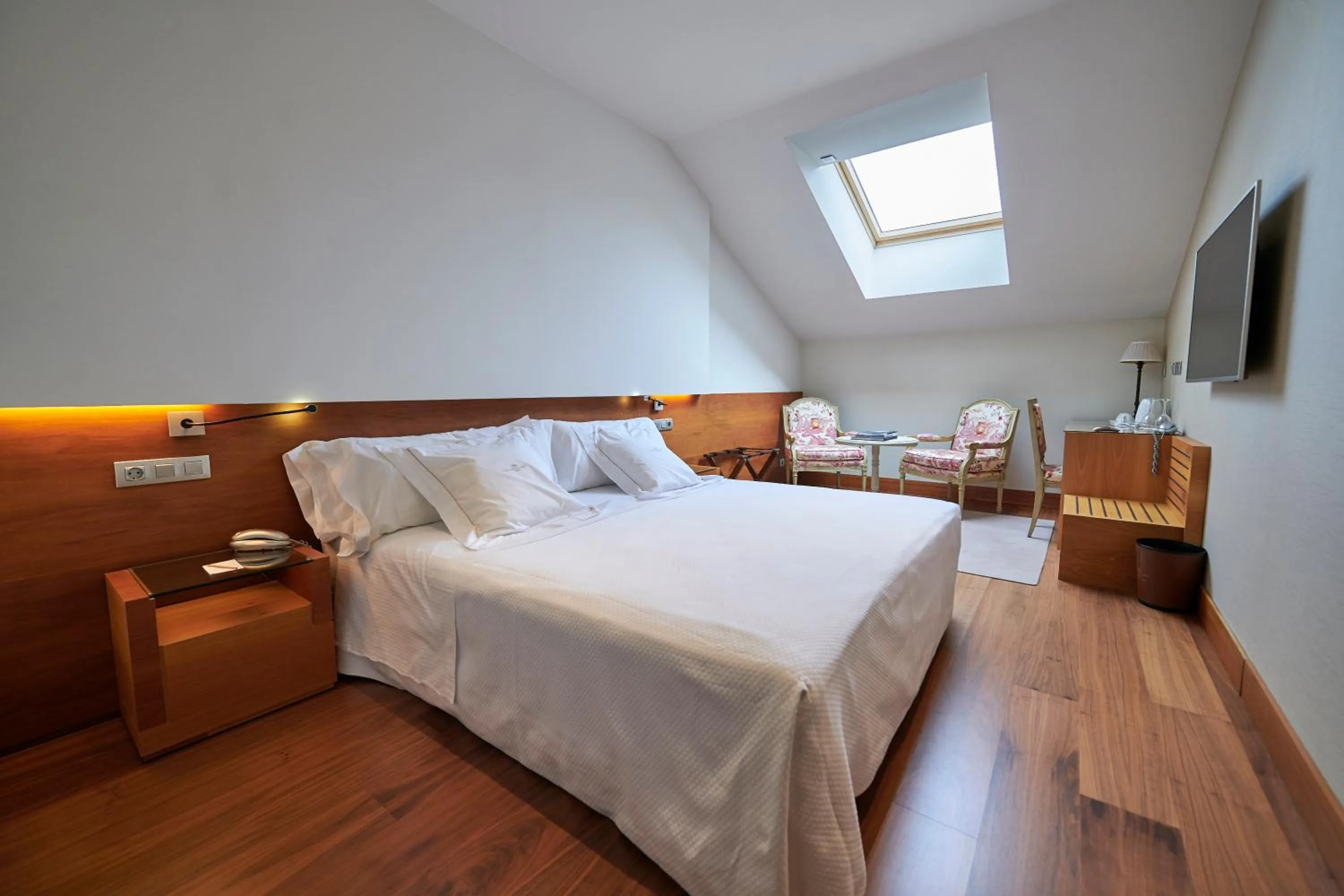 Photo of the whole room, Bed in Gran Hotel La Perla