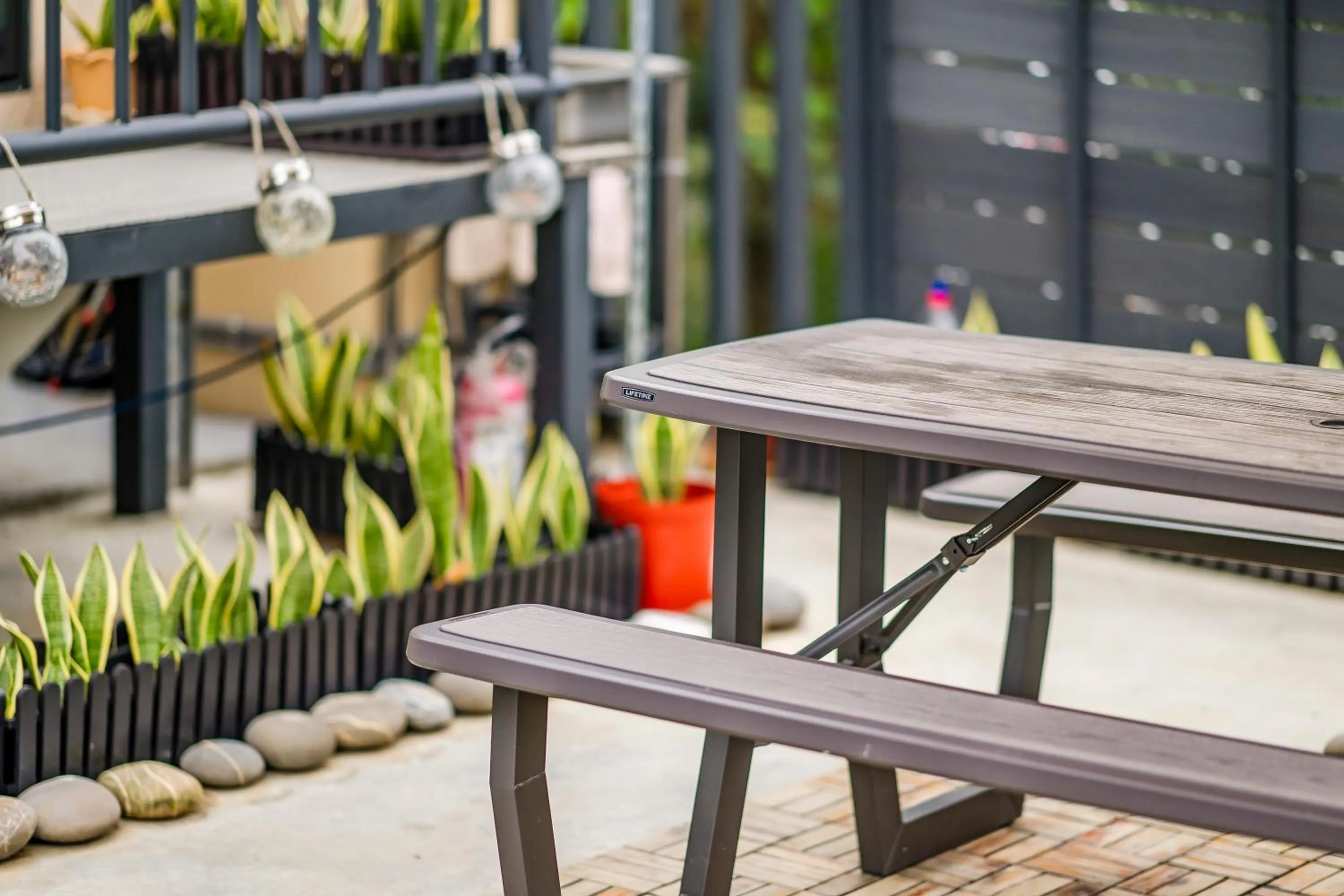 Patio in Shen-Lu-Ju B&B