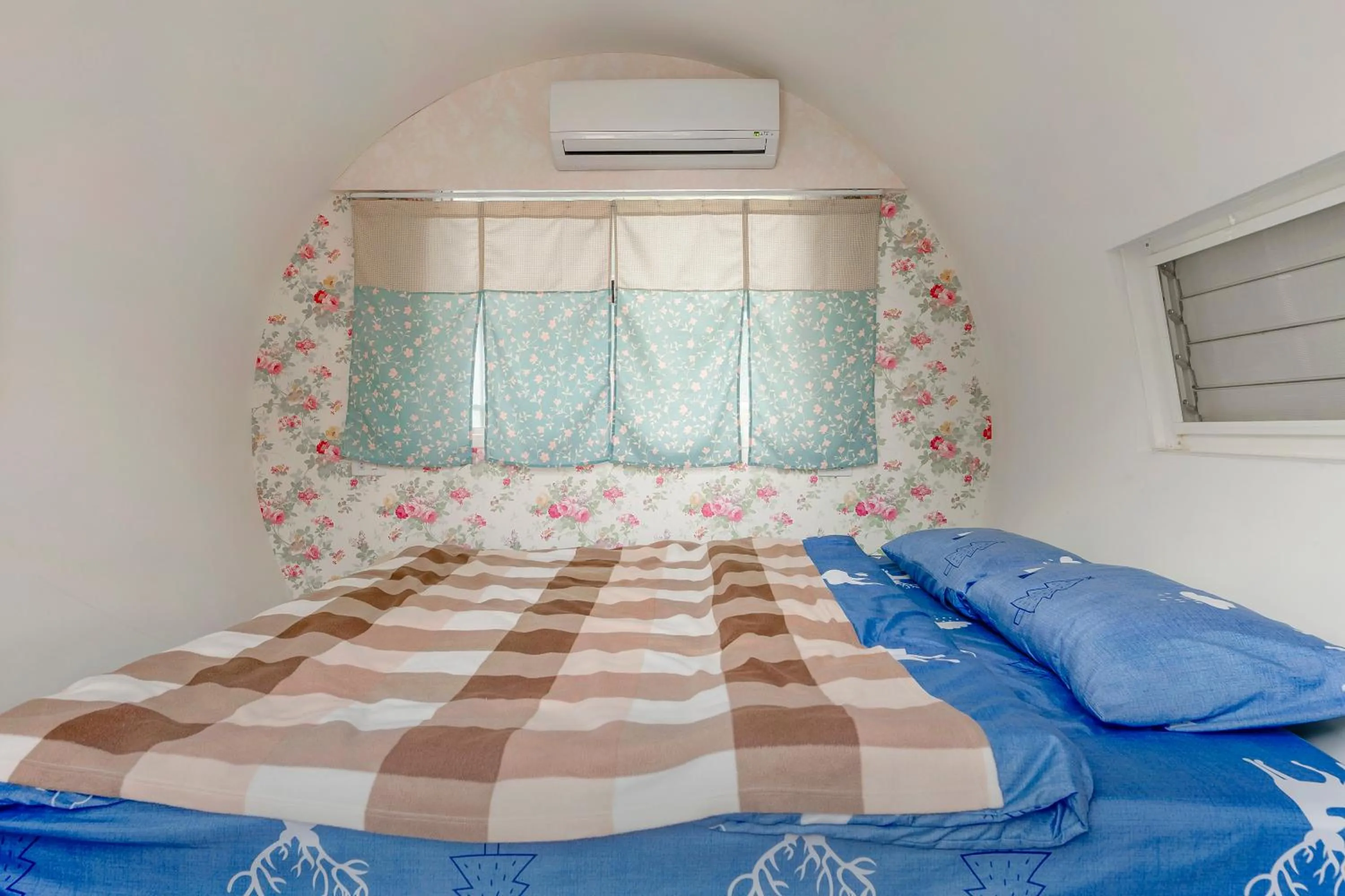 On site, Bed in Shen-Lu-Ju B&B