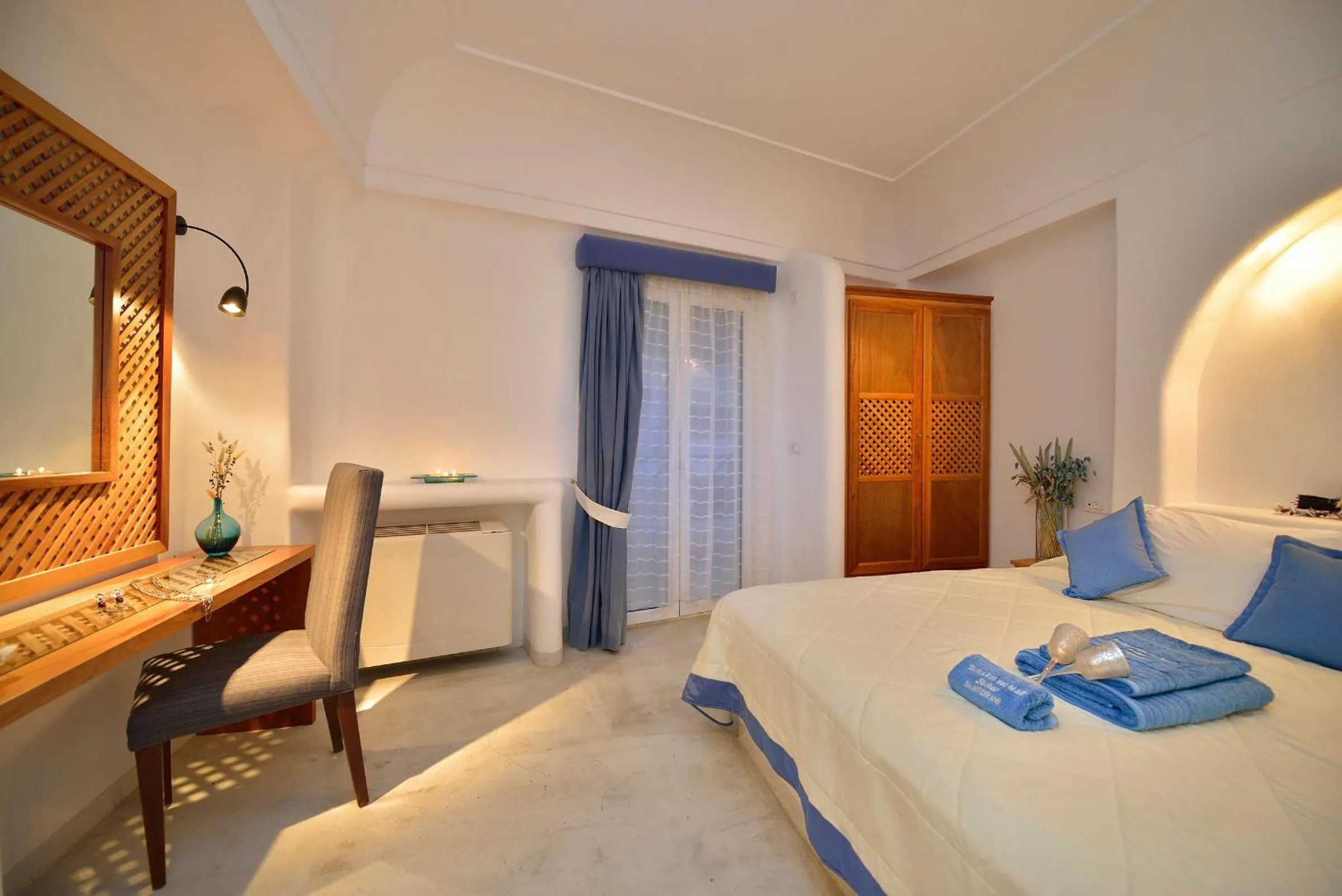 Bedroom, Bed in Tamarix Del Mar Suites