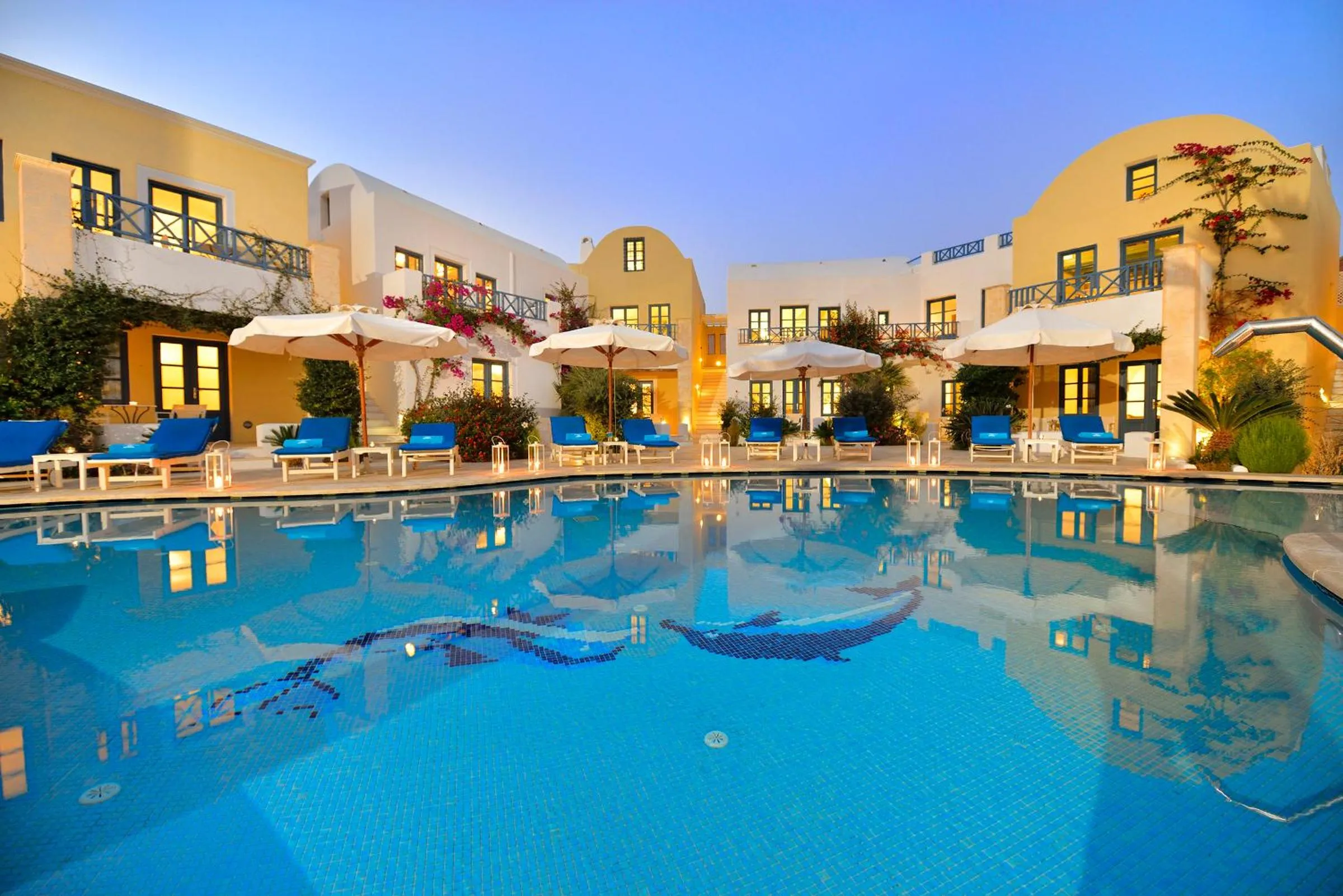 Swimming pool in Tamarix Del Mar Suites