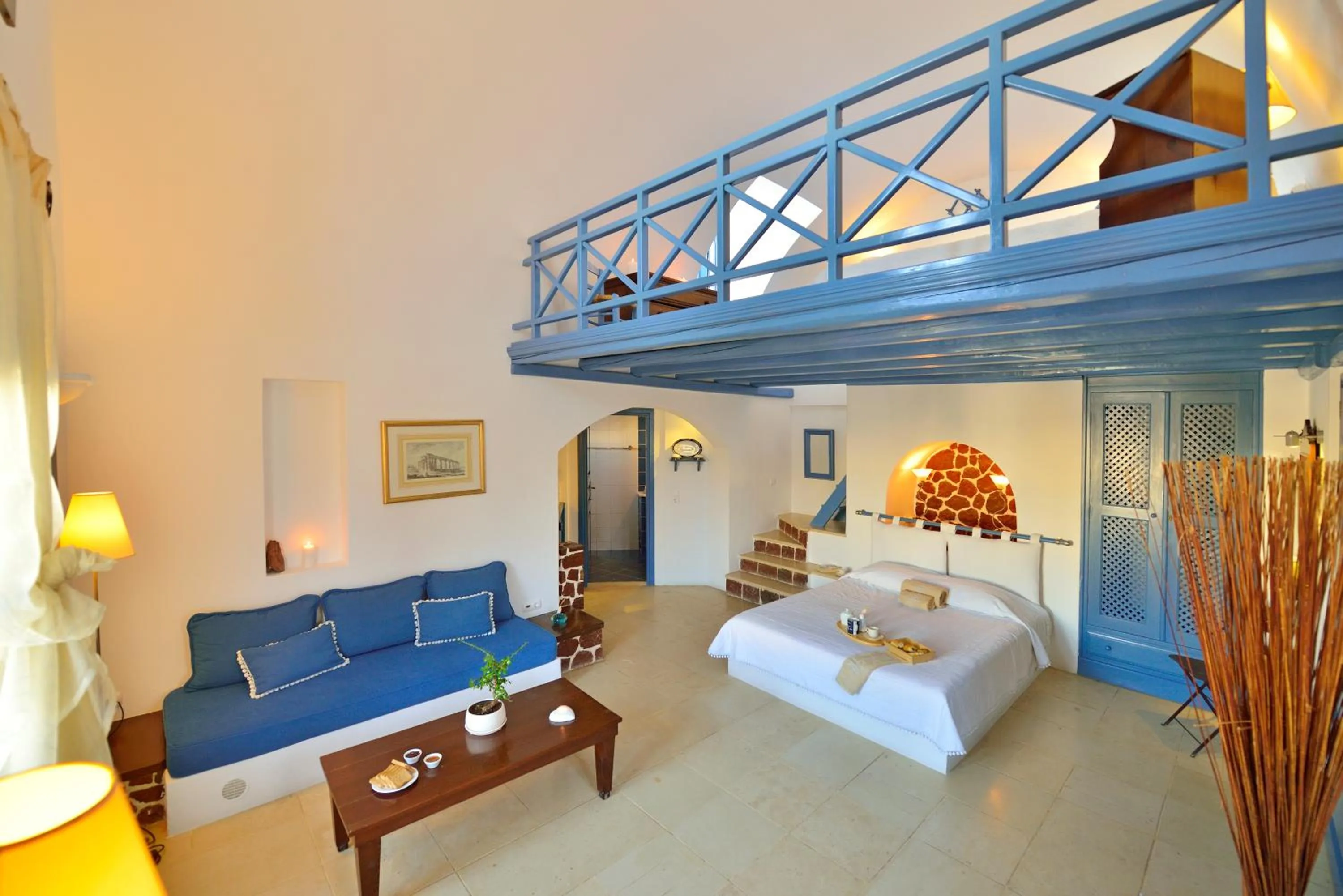 Photo of the whole room, Bed in Tamarix Del Mar Suites