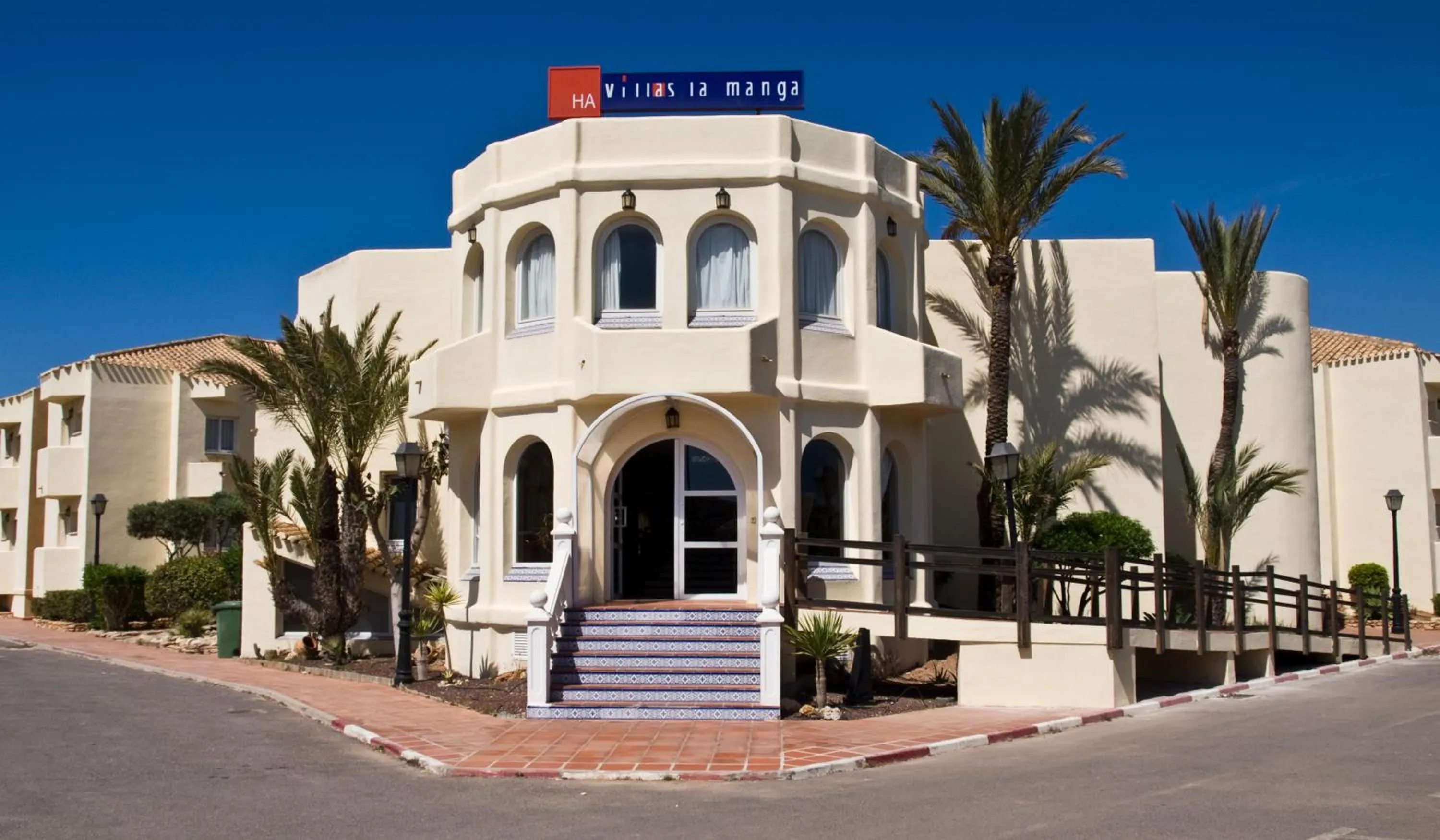 Facade/entrance in Aparthotel Villas La Manga