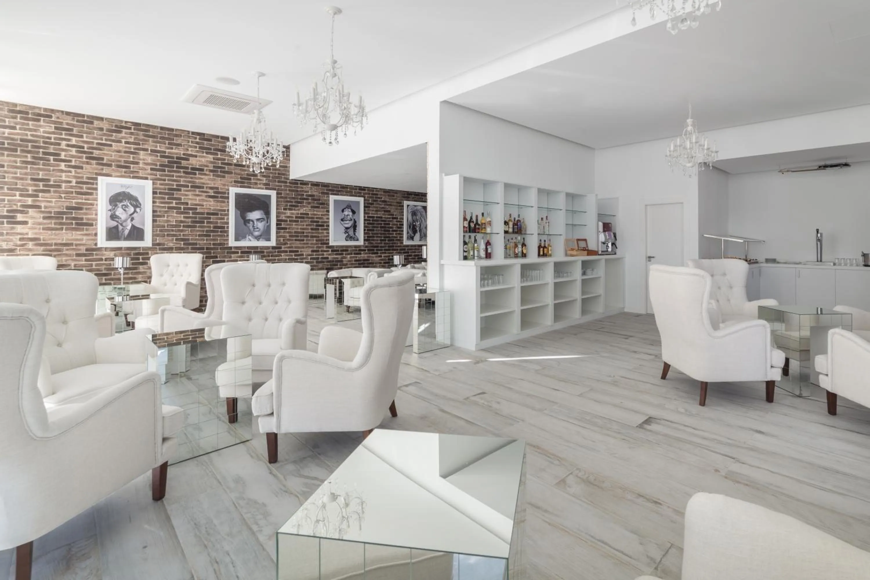 Lounge or bar in Sandos Benidorm Suites