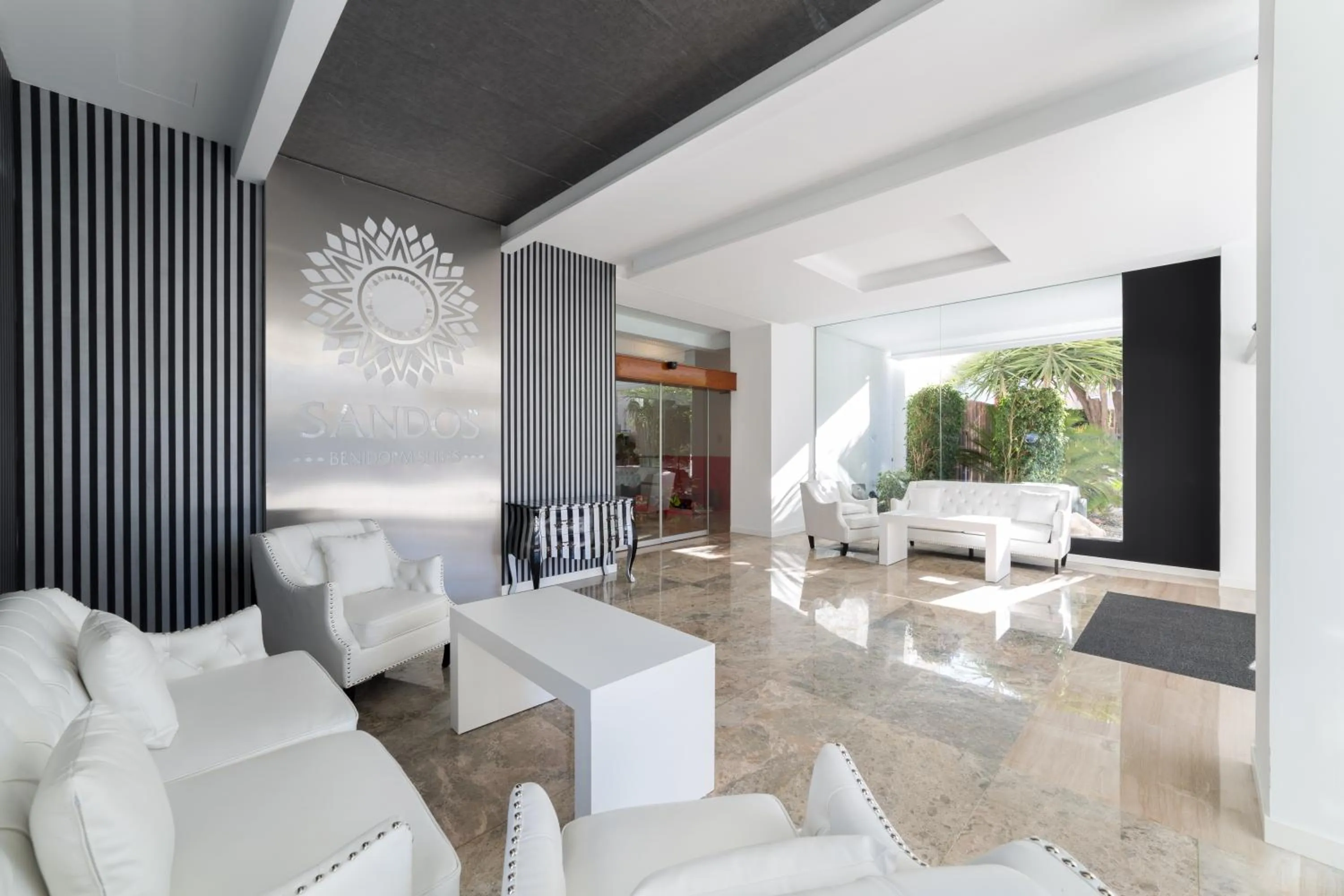 Lobby or reception in Sandos Benidorm Suites