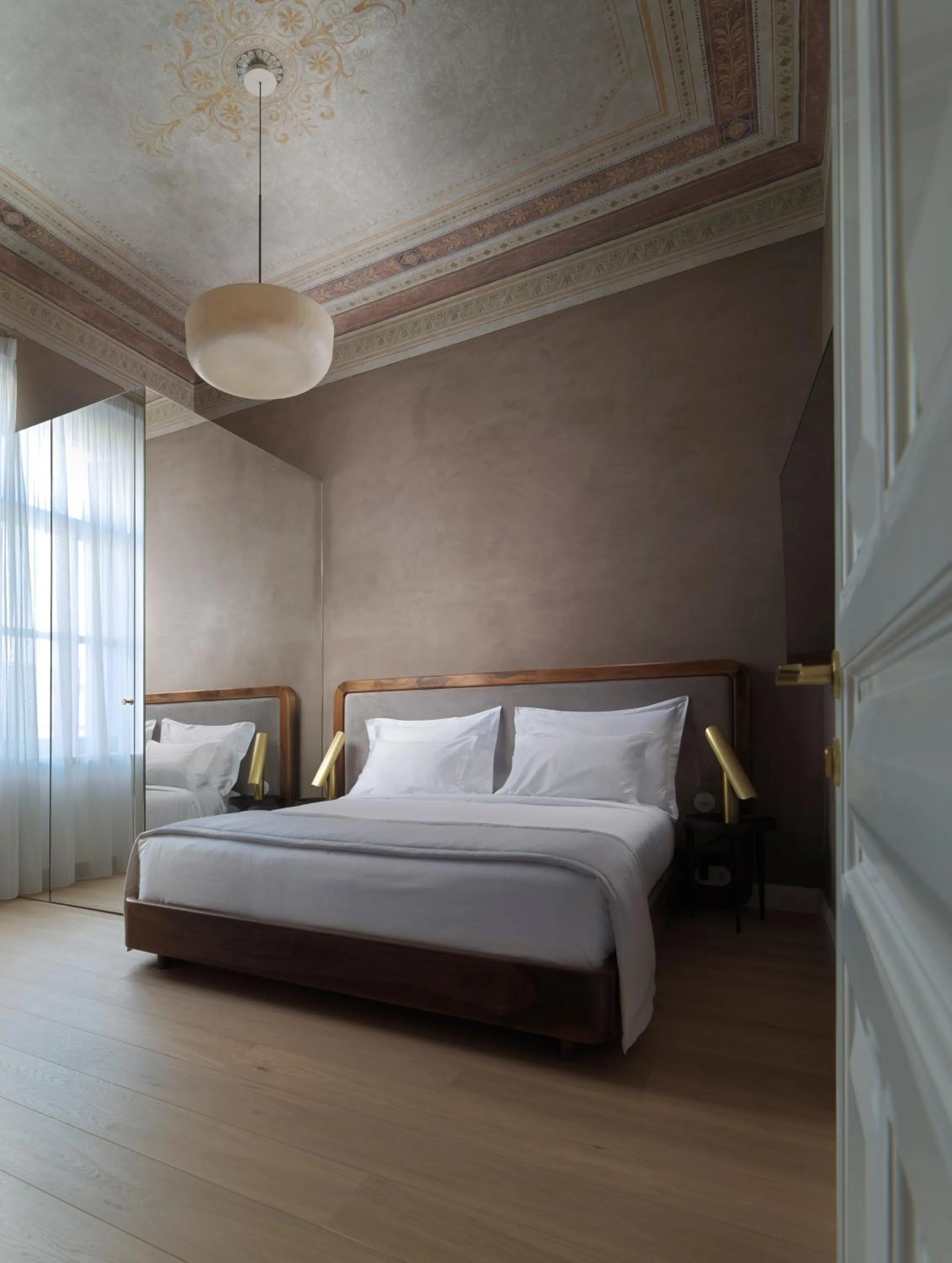 Bedroom, Bed in Monument Hotel