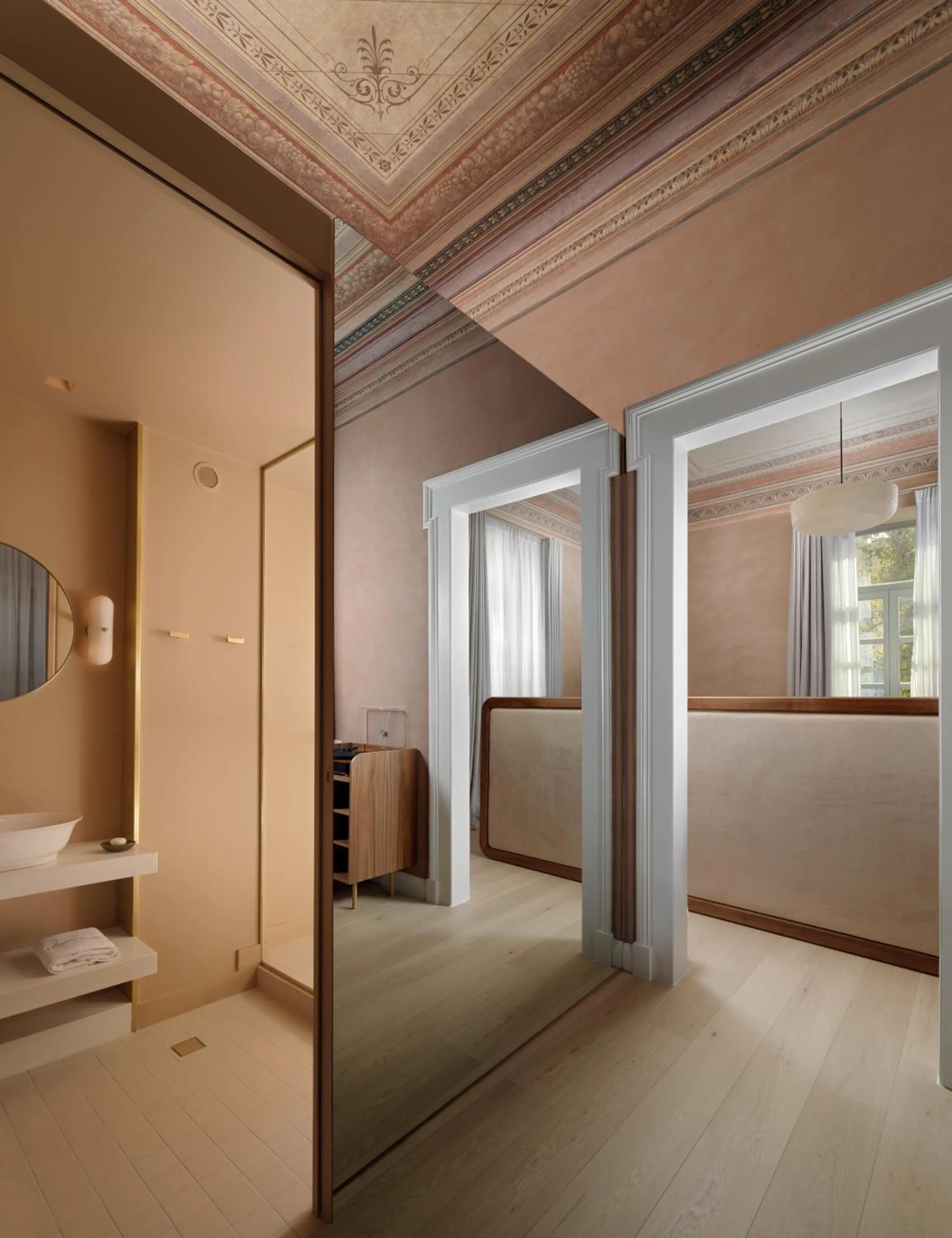 Photo of the whole room, Bed in Monument Hotel