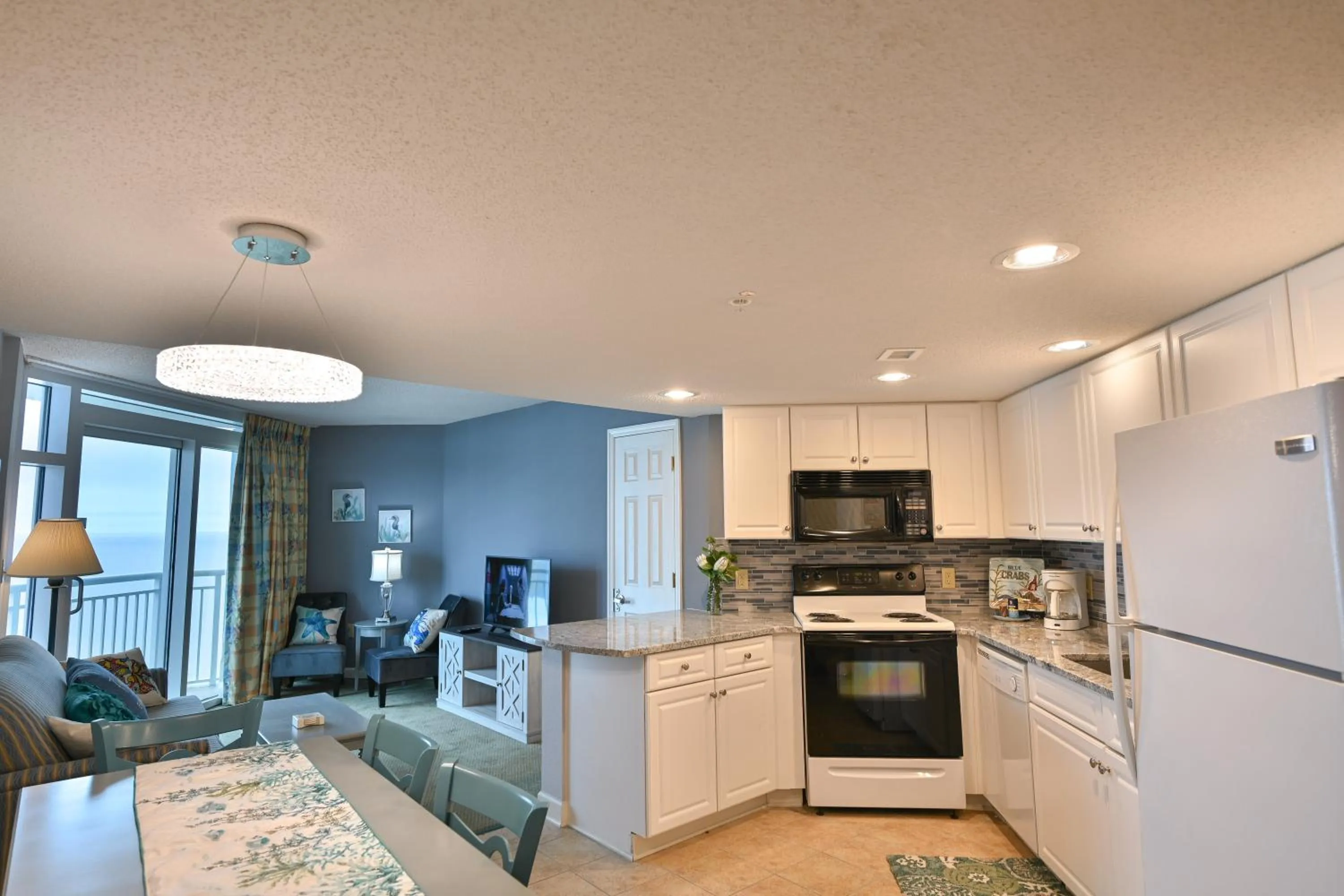 Kitchen or kitchenette in Pristine Condo Glorious Ocean View HS 11th Floor