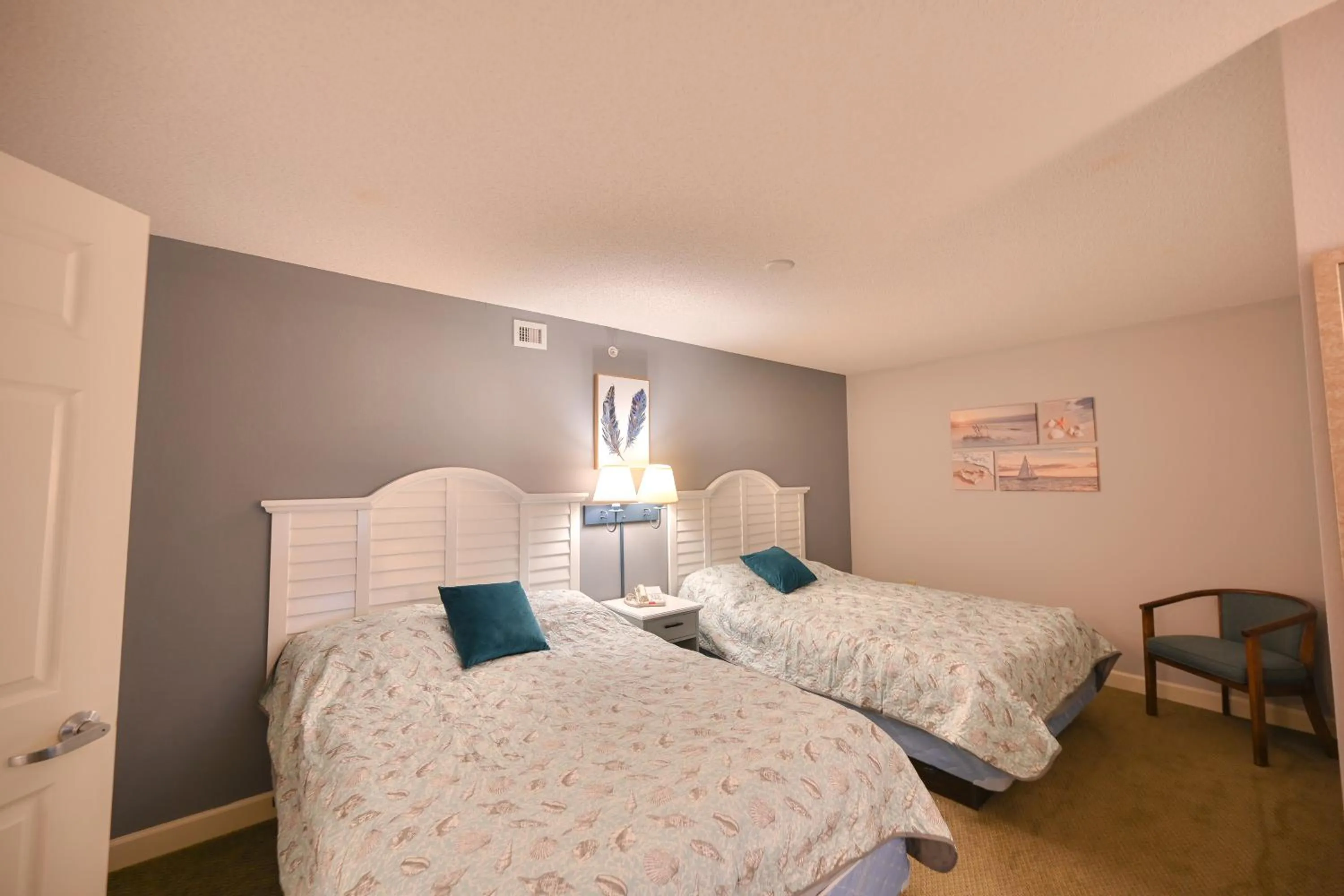 Bed in Pristine Condo Glorious Ocean View HS 11th Floor