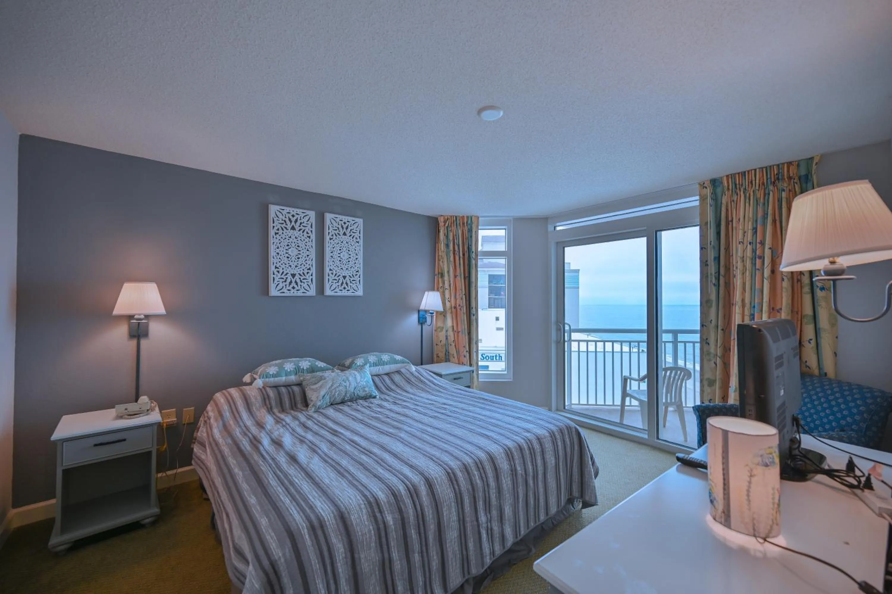 Bedroom, Bed in Pristine Condo Glorious Ocean View HS 11th Floor