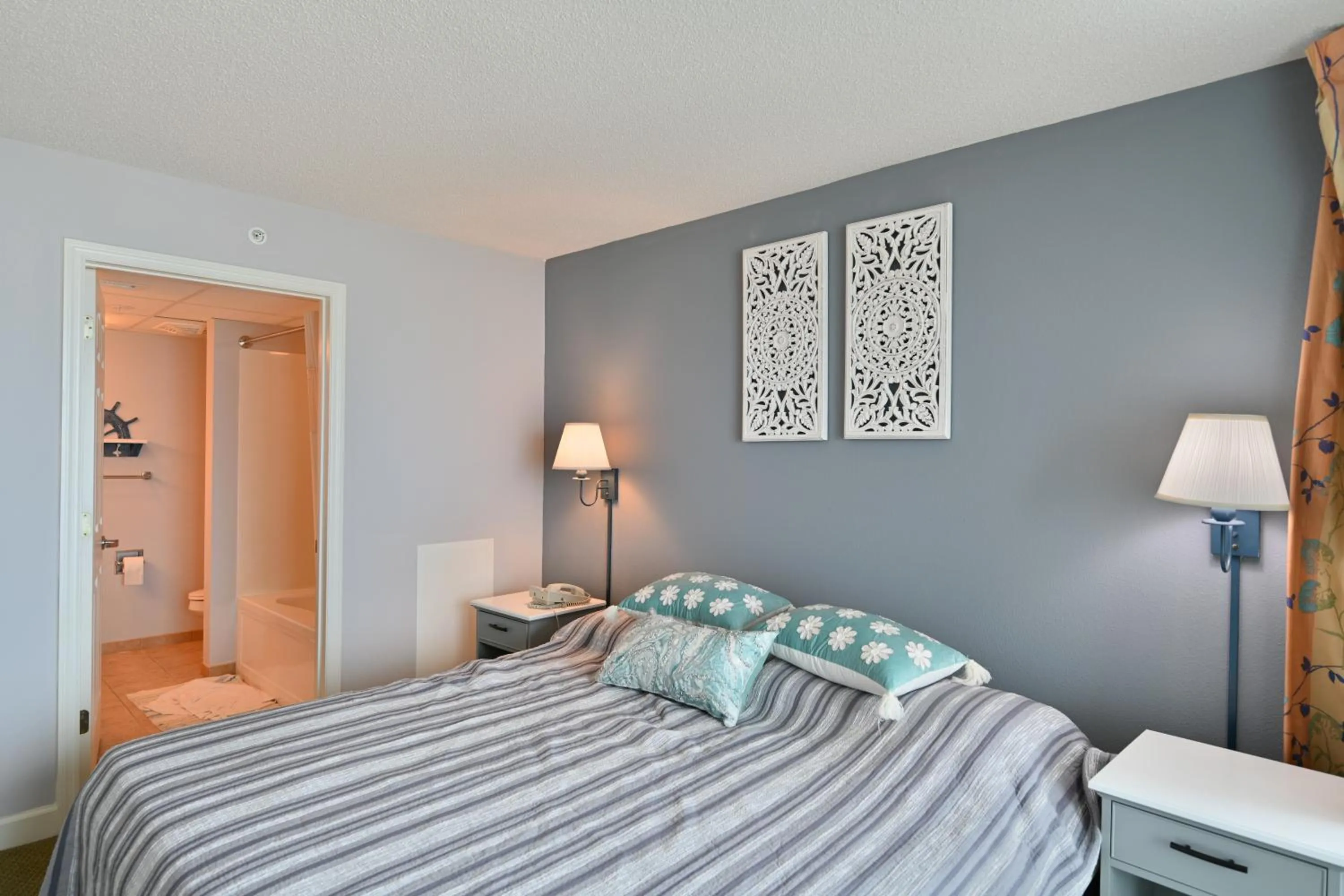 Bed in Pristine Condo Glorious Ocean View HS 11th Floor