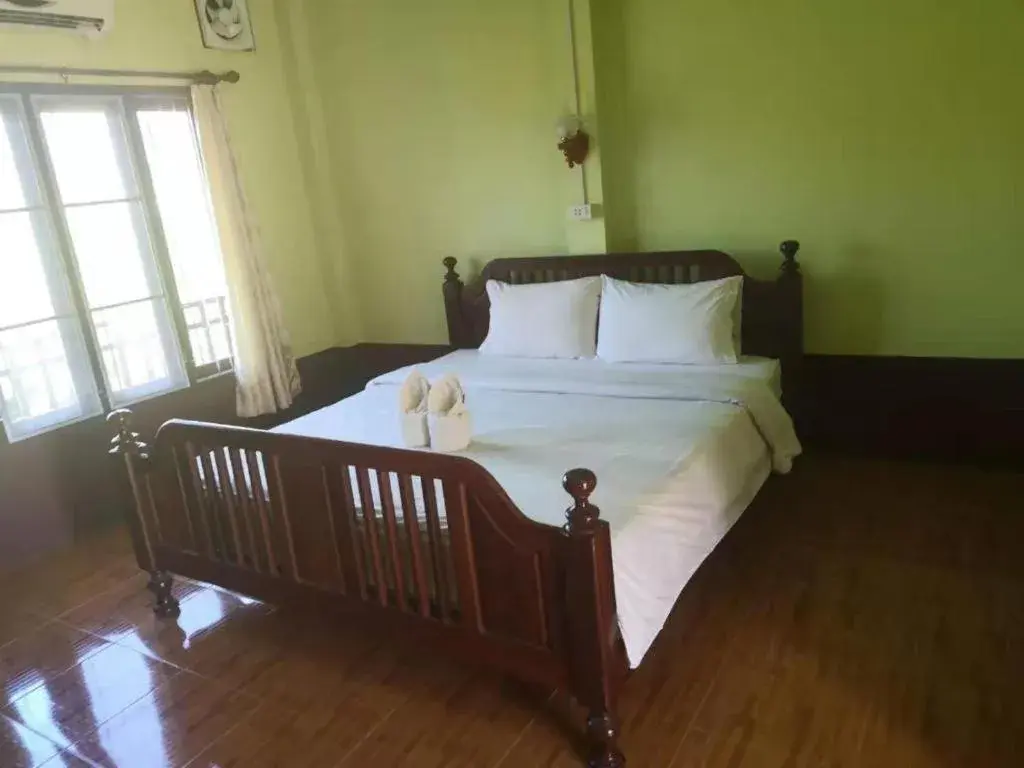 Deluxe Double Room with Balcony in Riverside Garden Hostel Deluxe Double Room with Balcony in Riverside Garden Hostel