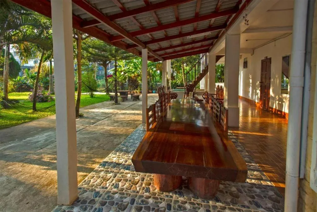 Restaurant/places to eat in Riverside Garden Hostel