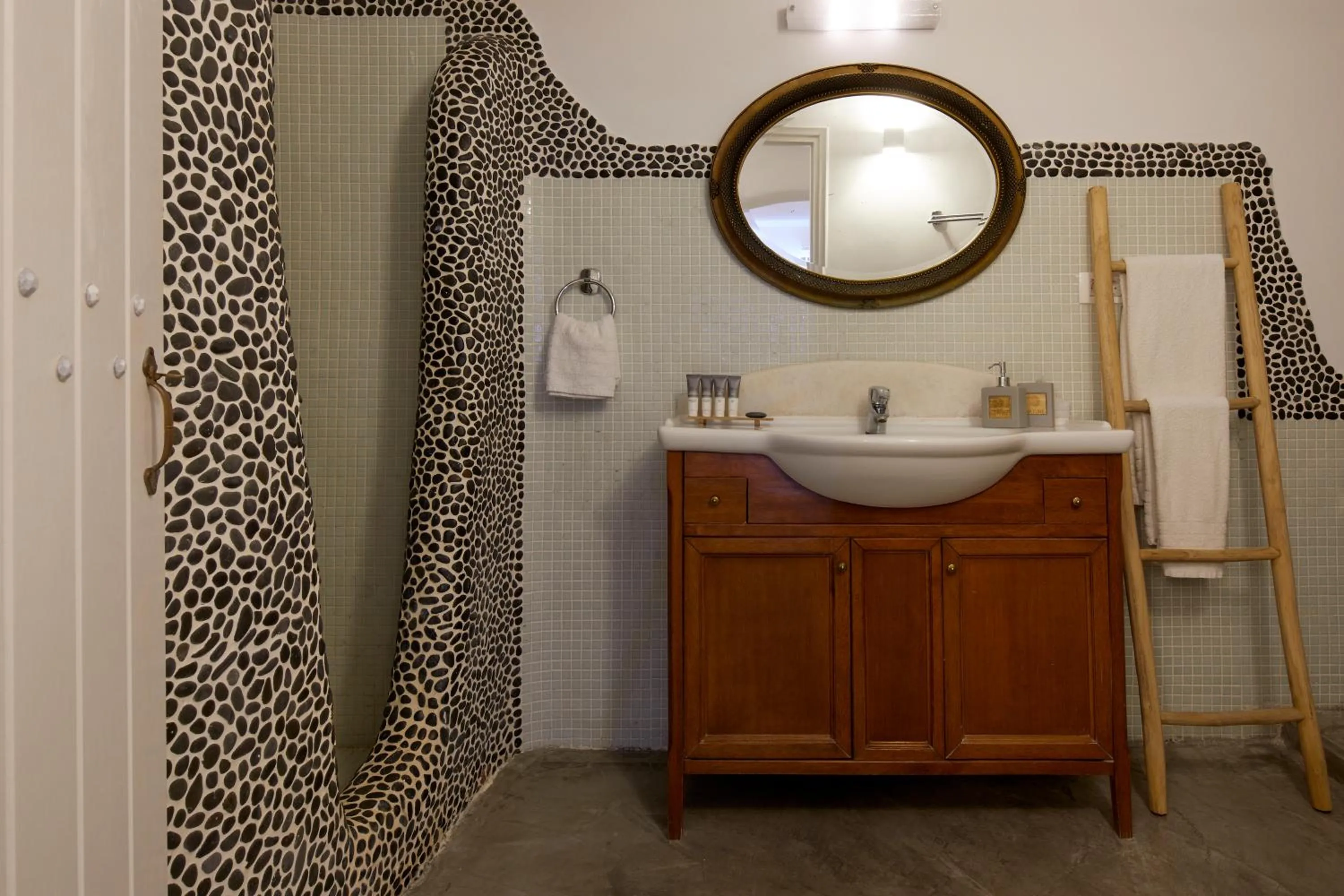 Bathroom in Suites of the Gods Cave Spa Hotel