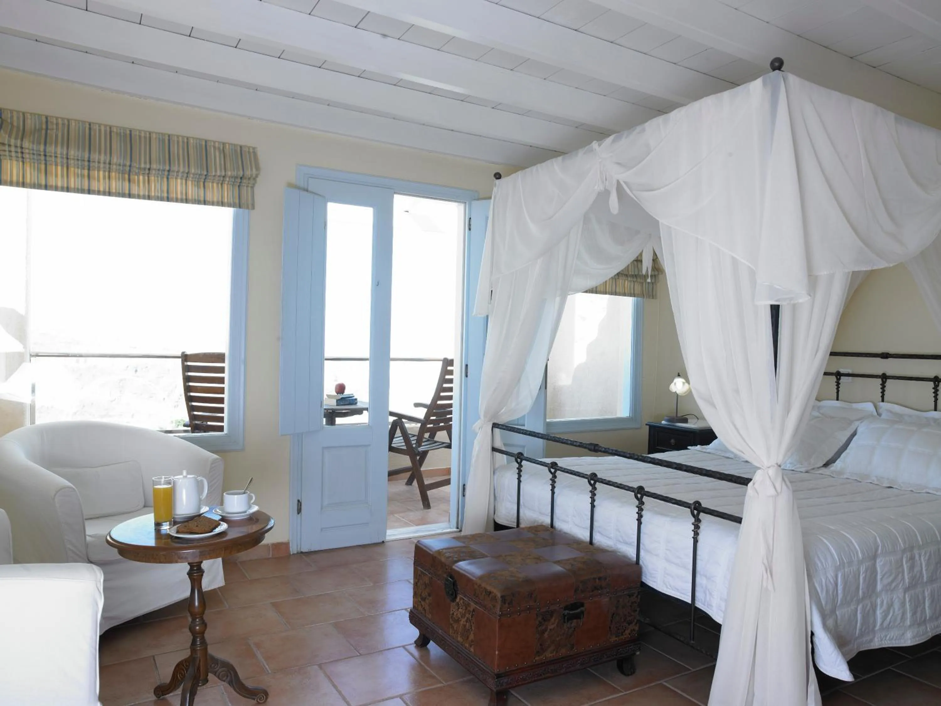 Day, Bed in Suites of the Gods Cave Spa Hotel