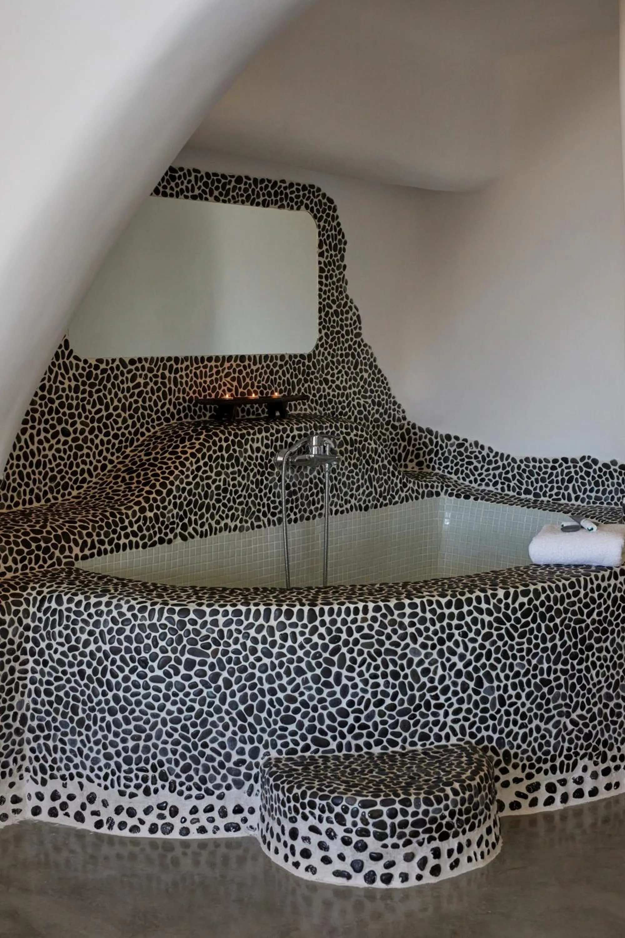 Bath in Suites of the Gods Cave Spa Hotel