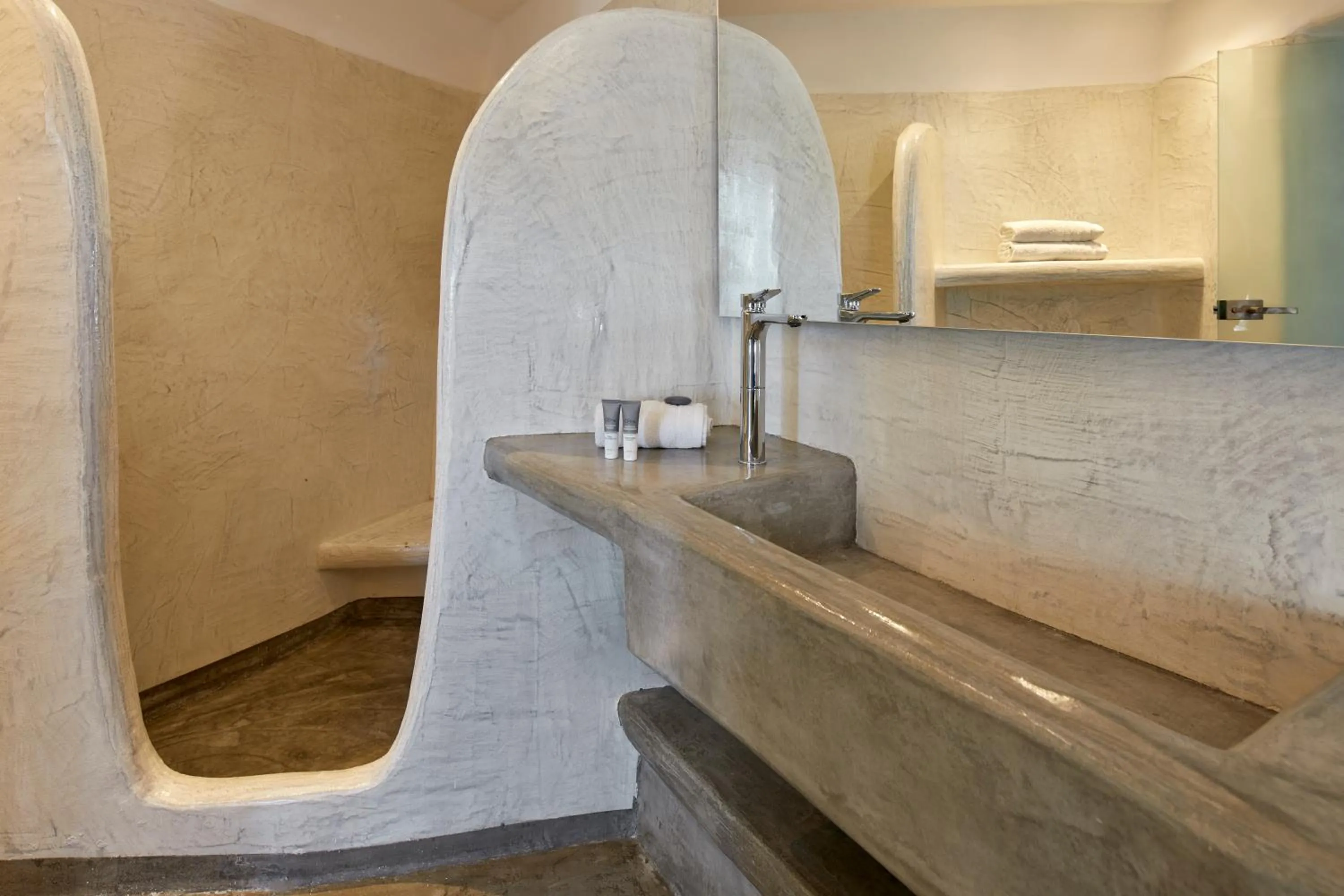Bathroom in Suites of the Gods Cave Spa Hotel