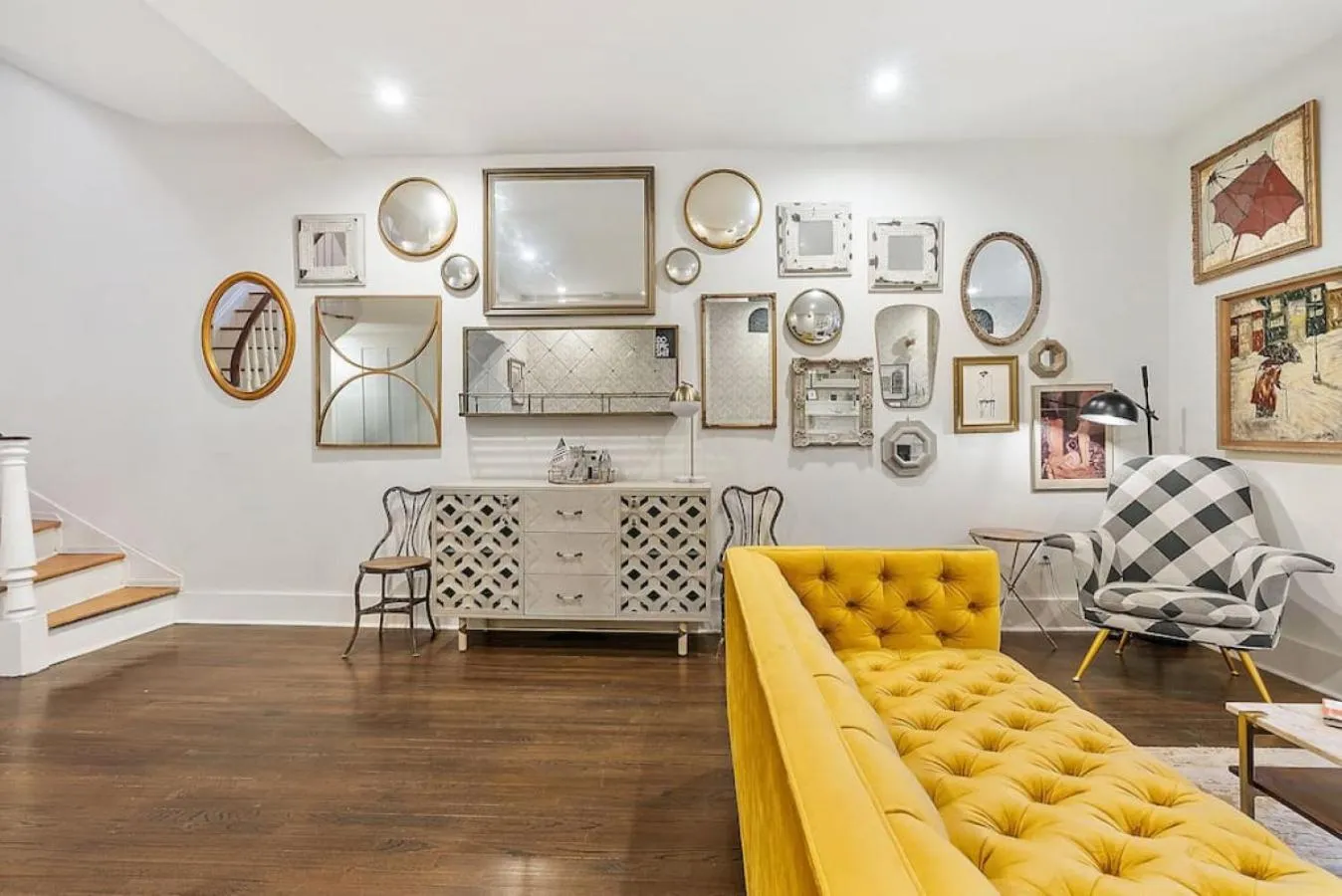Seating area in Designer 3 BR Townhome with Beautiful Backyard