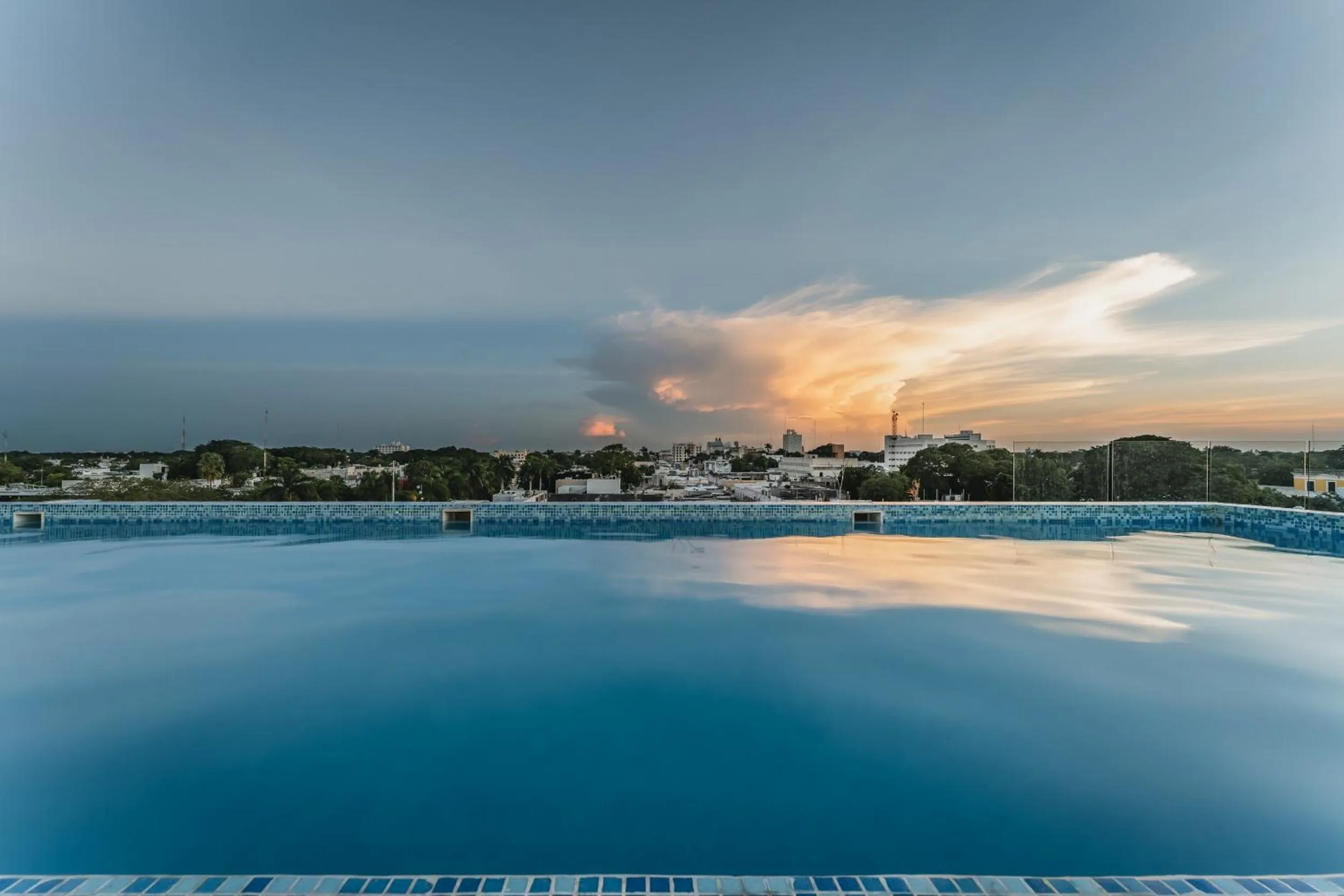 Pool view in Hotel Kavia Premium - Paseo Montejo