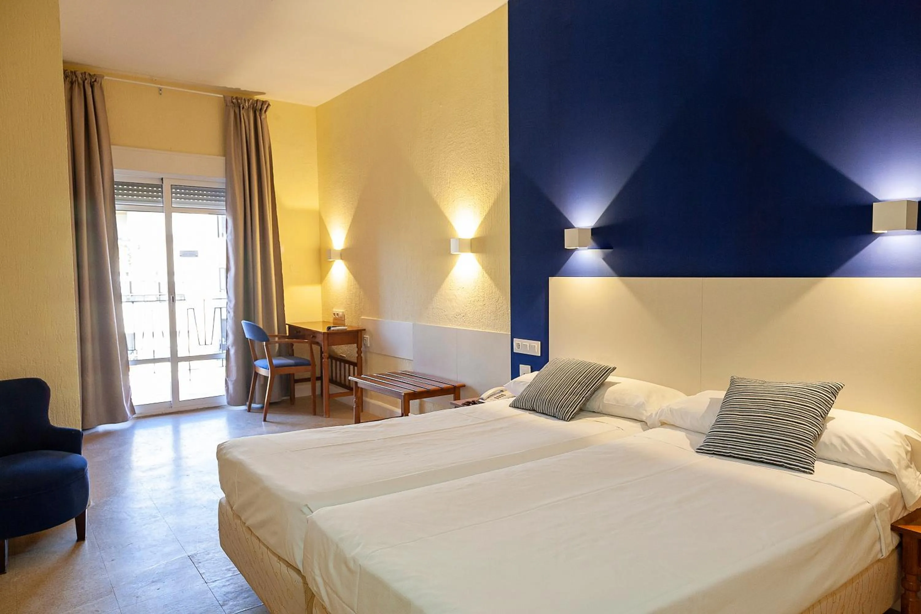 Photo of the whole room, Bed in Hotel Caribe