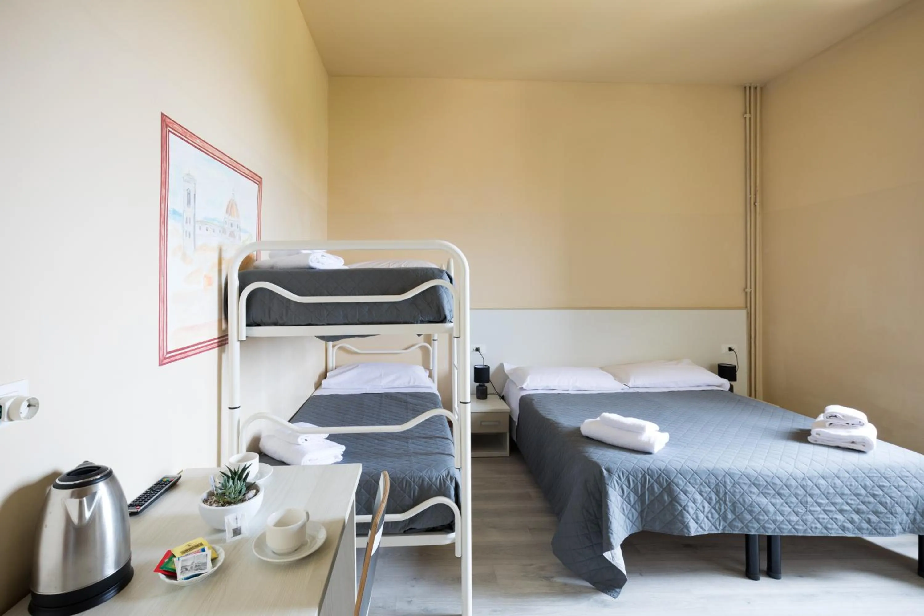 Bedroom, Bed in Hotel & Hostel 7