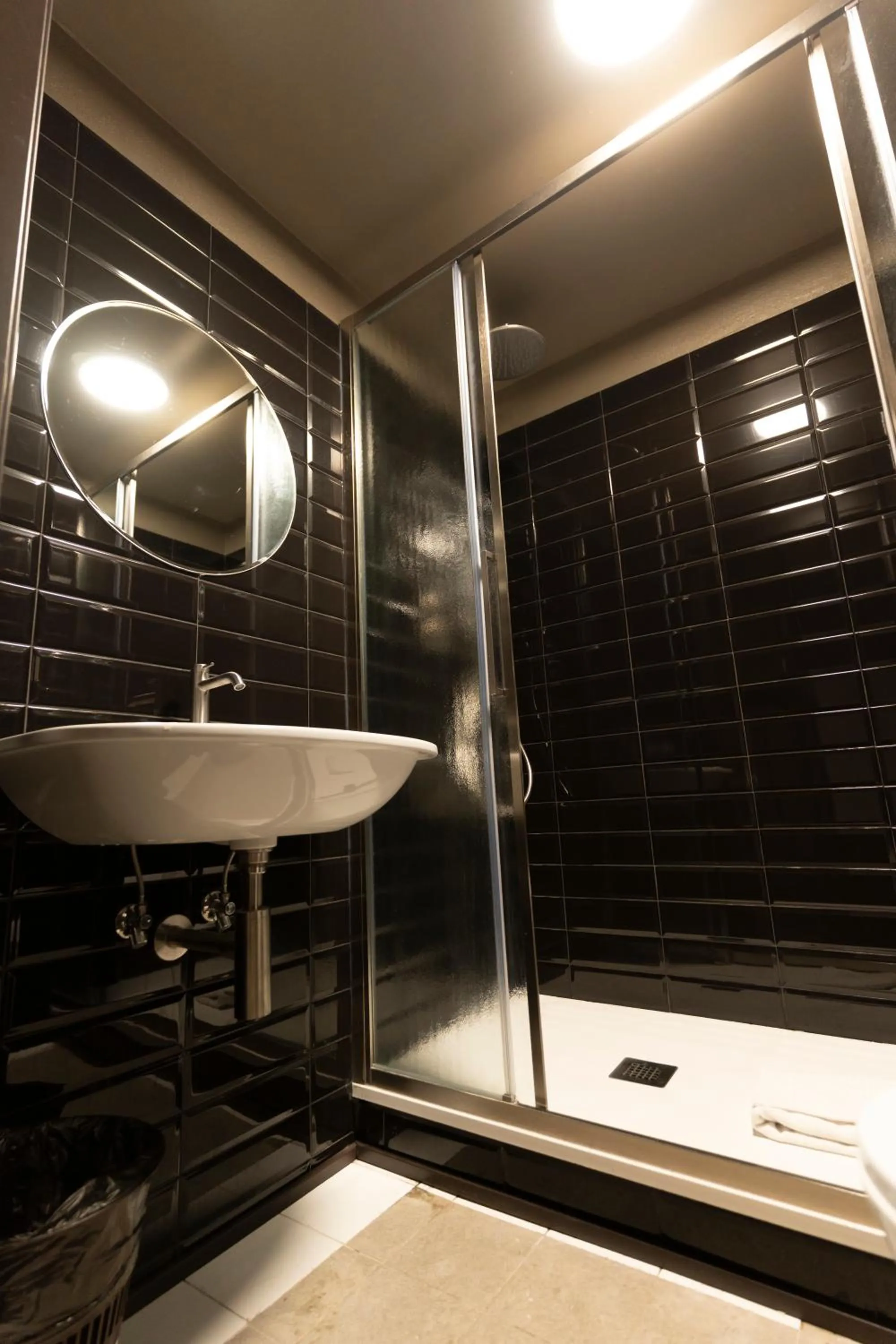 Shower in Hotel & Hostel 7