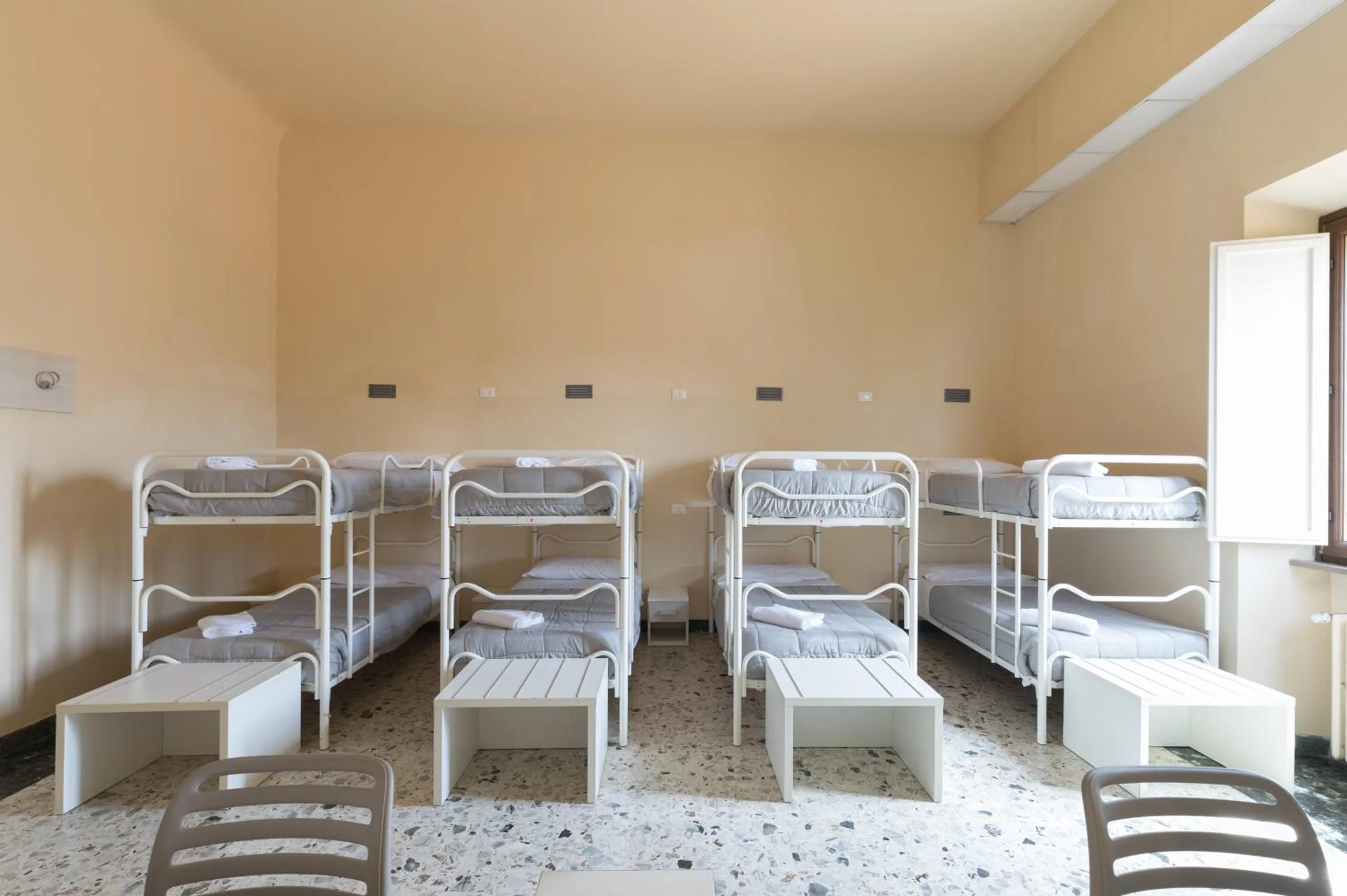 Bedroom, Bed in Hotel & Hostel 7