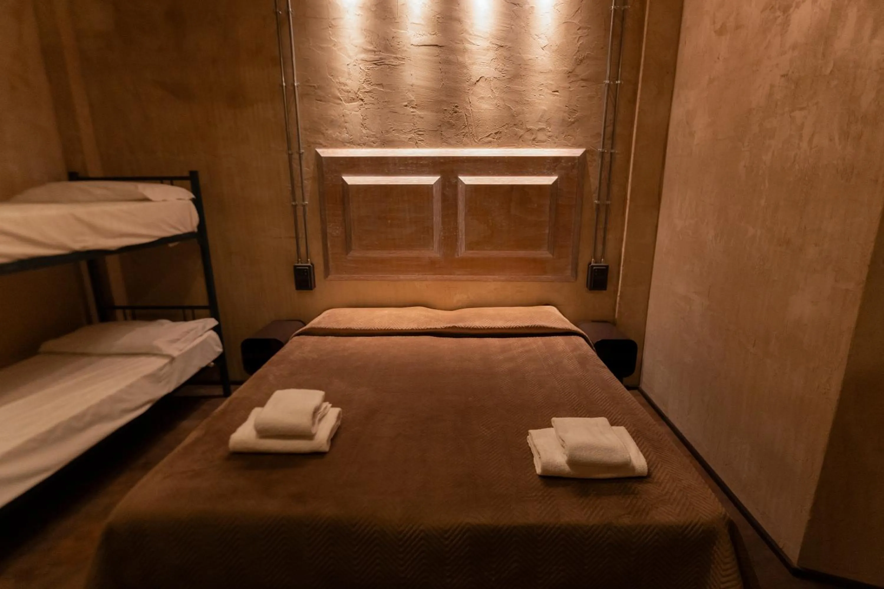 Bed in Hotel & Hostel 7