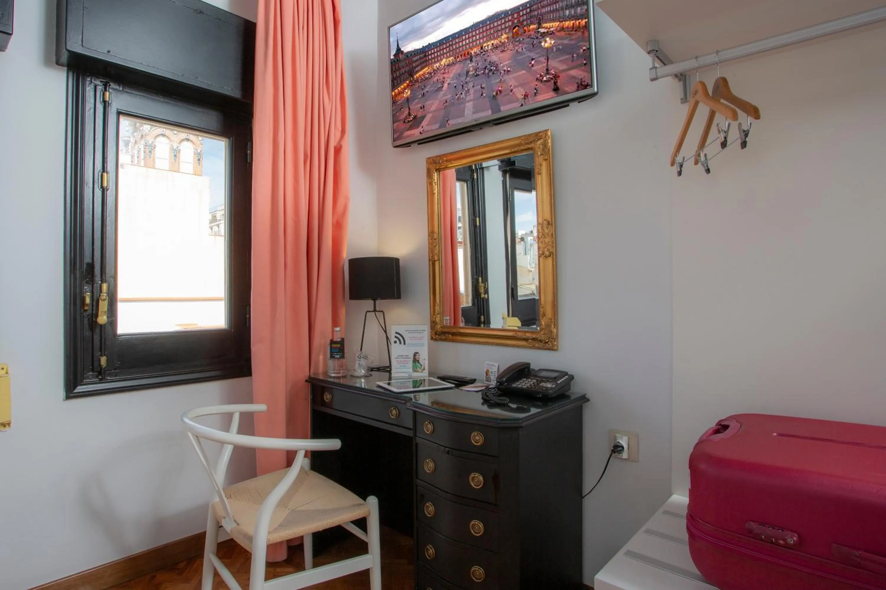 Bedroom in Casual del Teatro Madrid