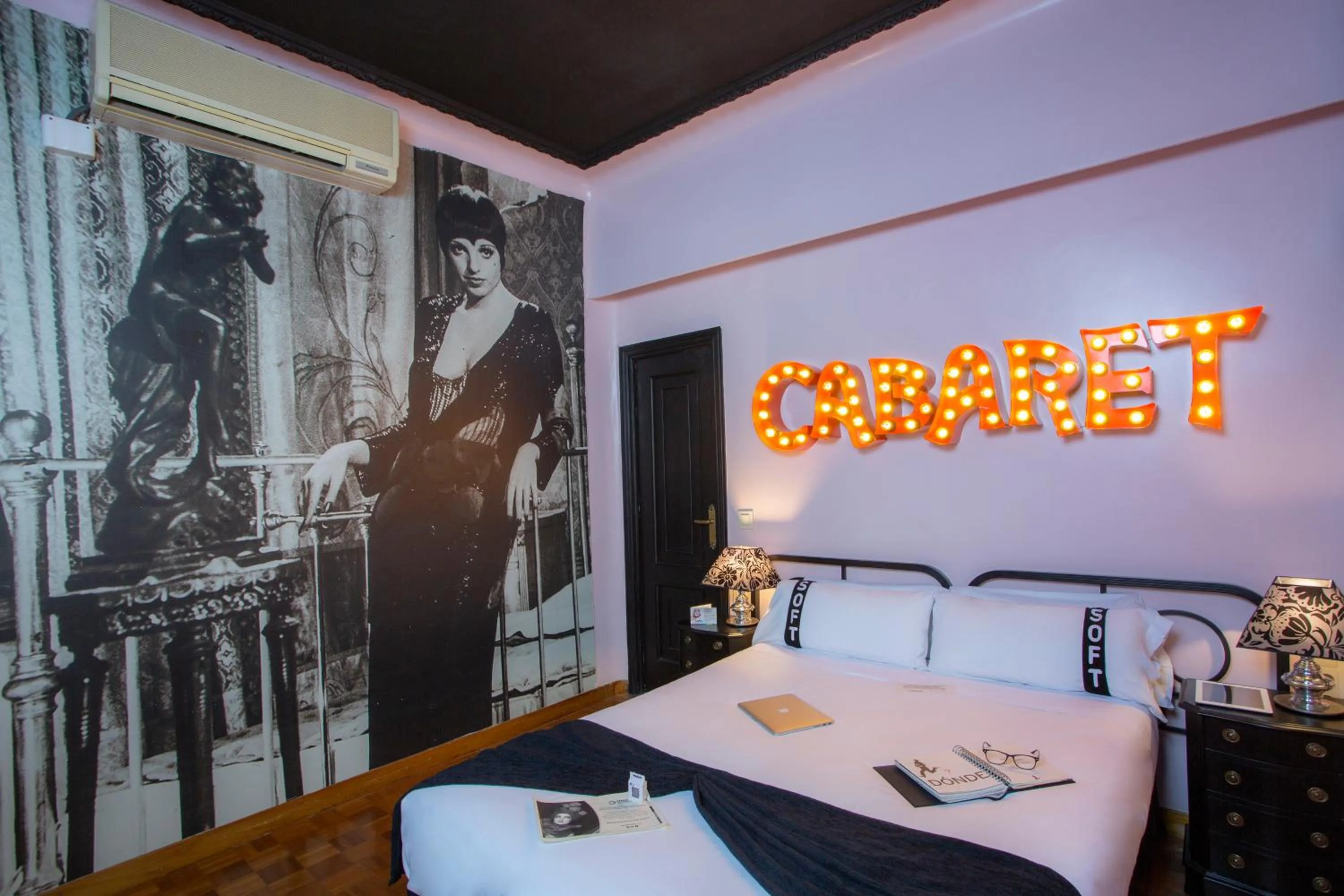 Bedroom, Bed in Casual del Teatro Madrid