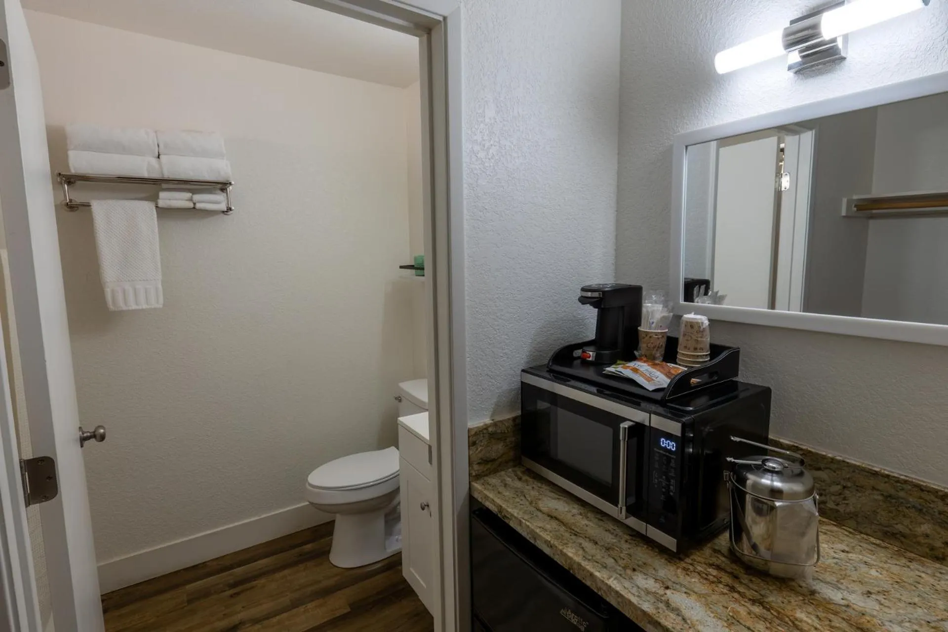 microwave in Amador Hotel