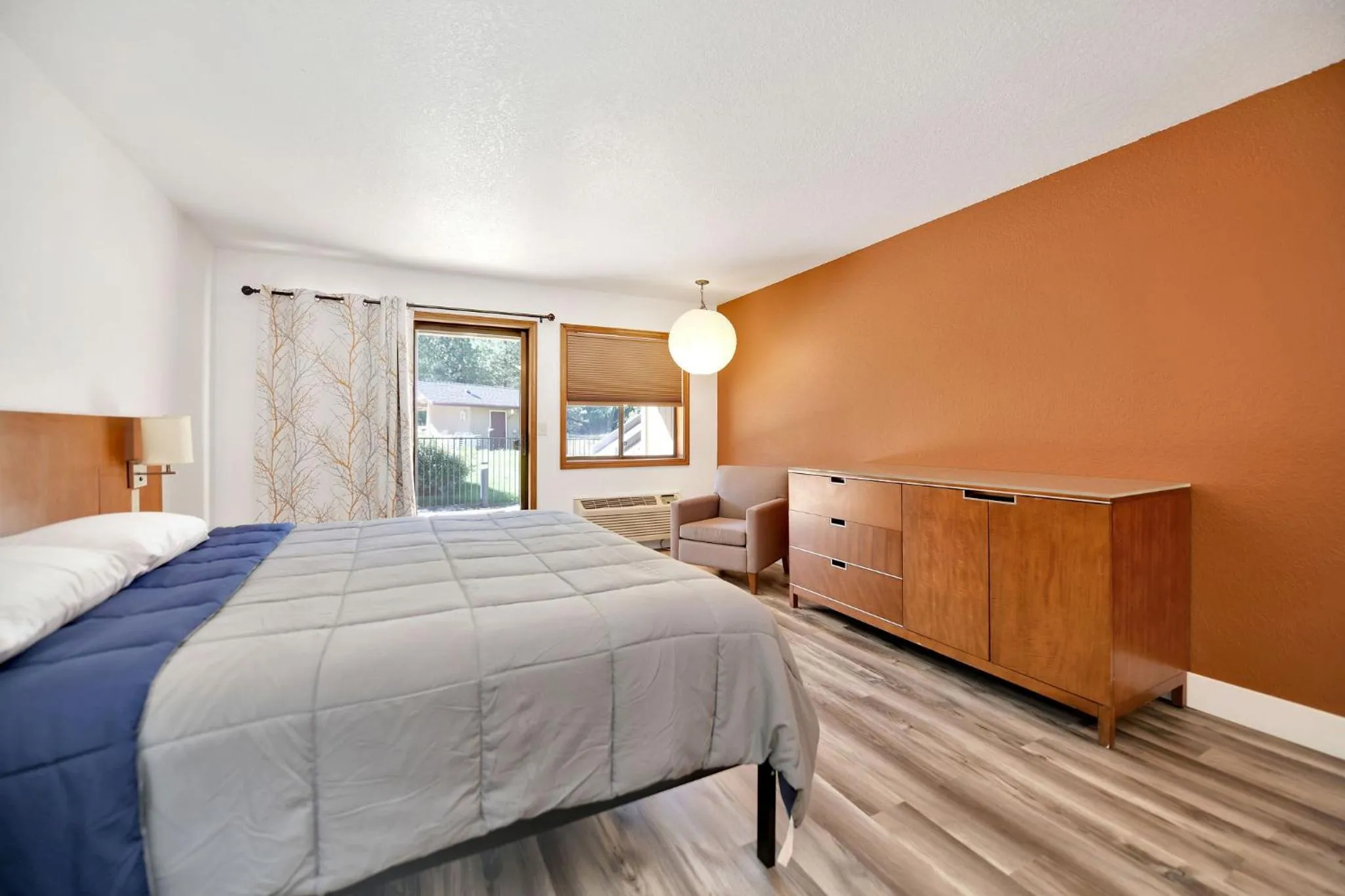 Photo of the whole room, Bed in Amador Hotel