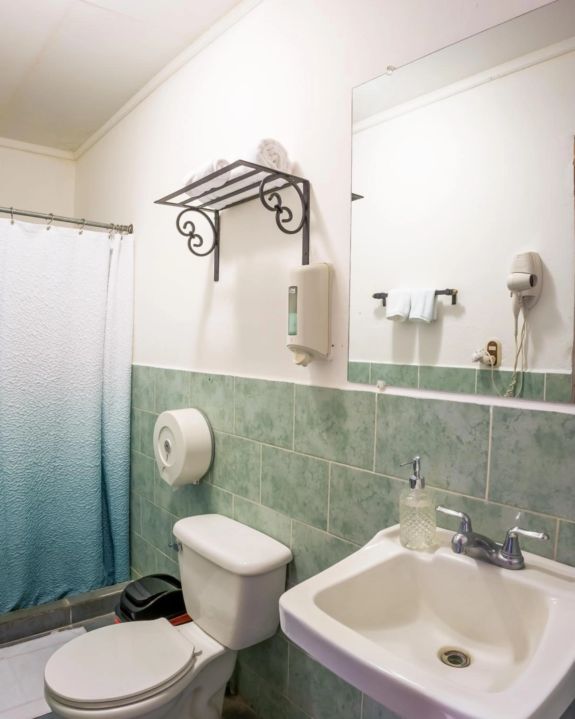 Shower in Hotel Boutique Mosaico