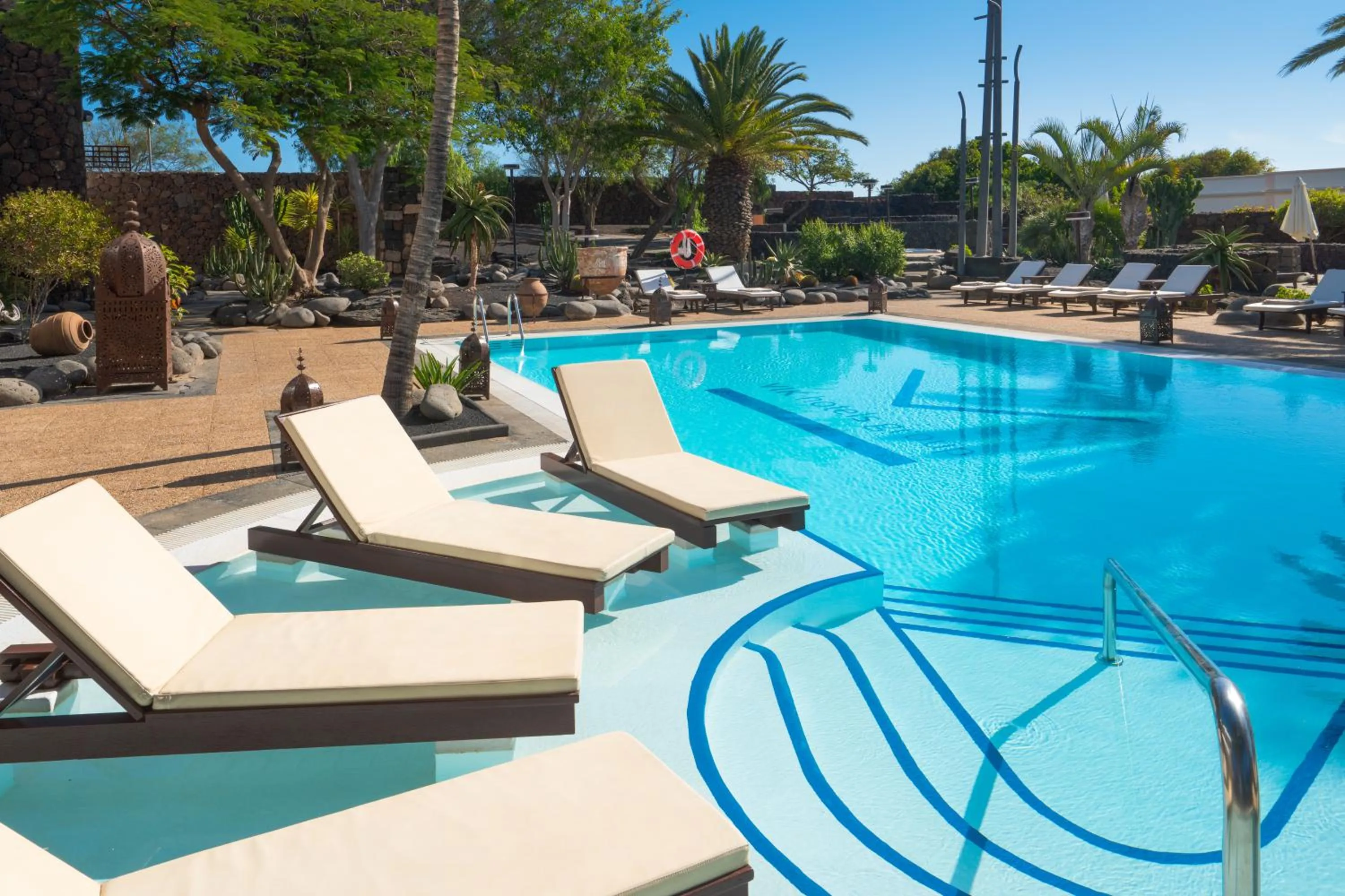 Swimming pool in Villa VIK - Hotel Boutique