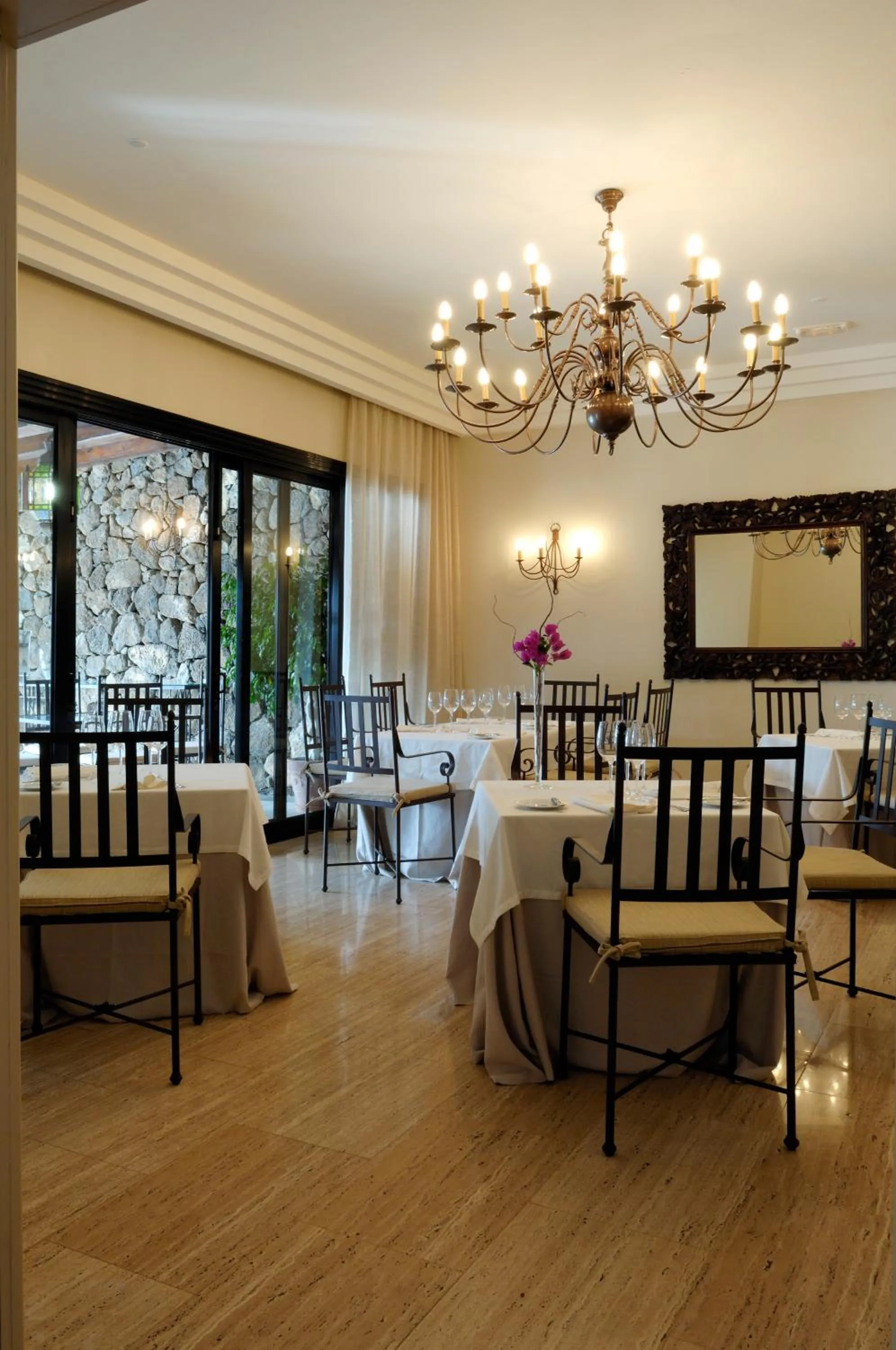 Restaurant/places to eat in Villa VIK - Hotel Boutique