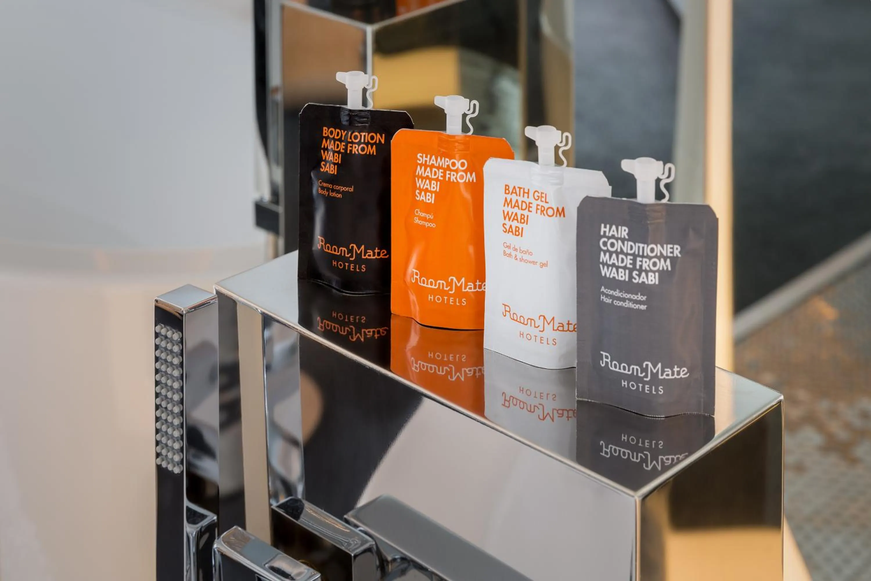 Shower in Room Mate Oscar, Madrid