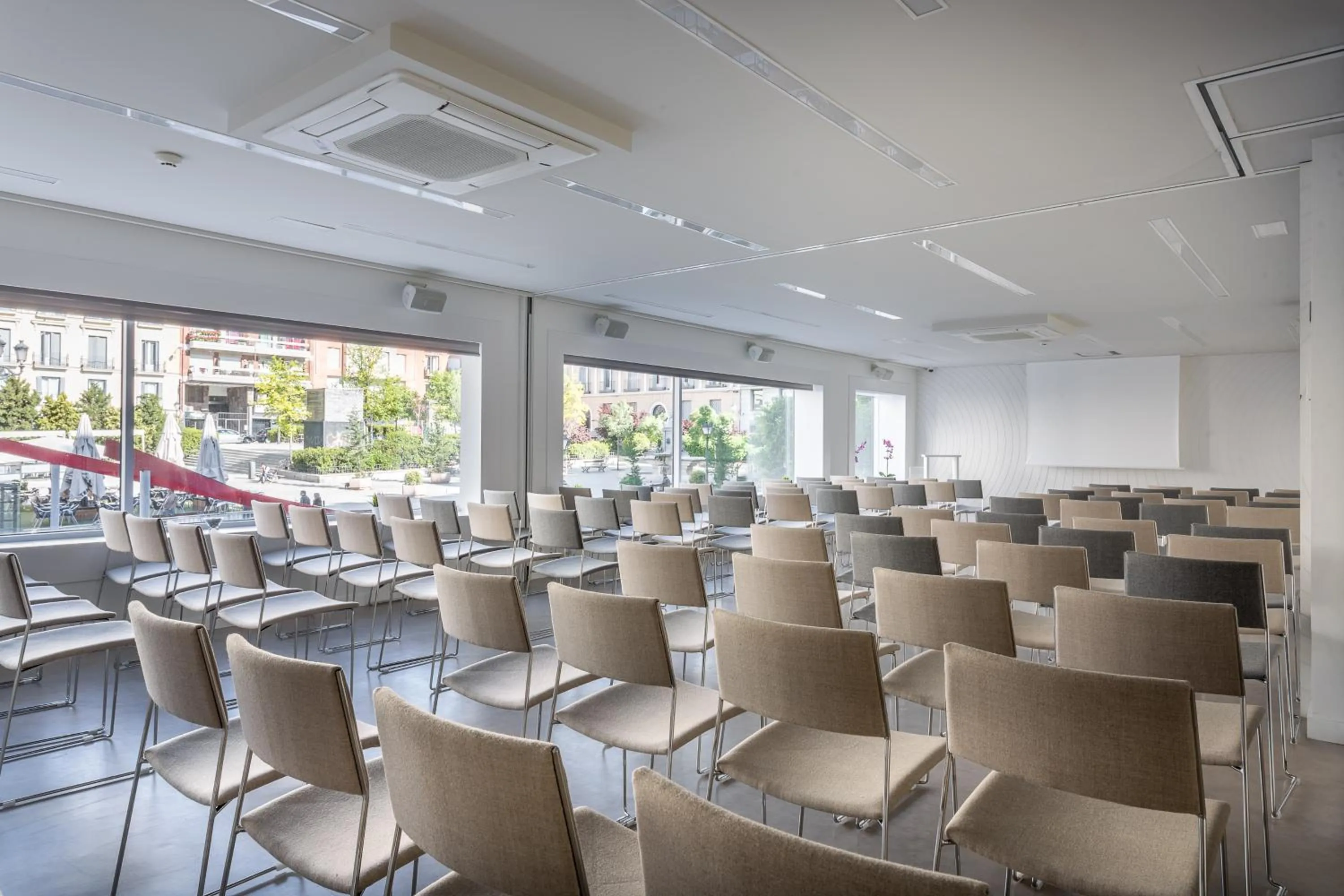 Business facilities in Room Mate Oscar, Madrid