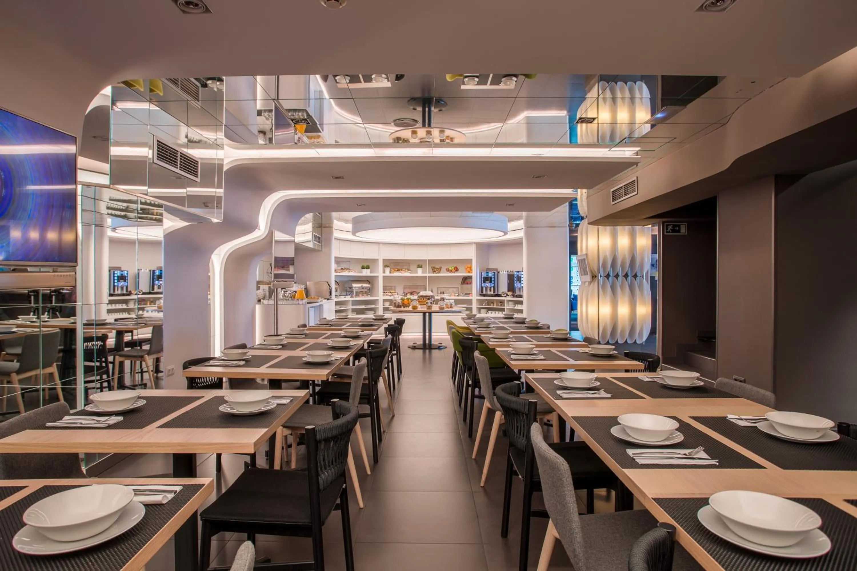 Restaurant/places to eat in Room Mate Oscar, Madrid