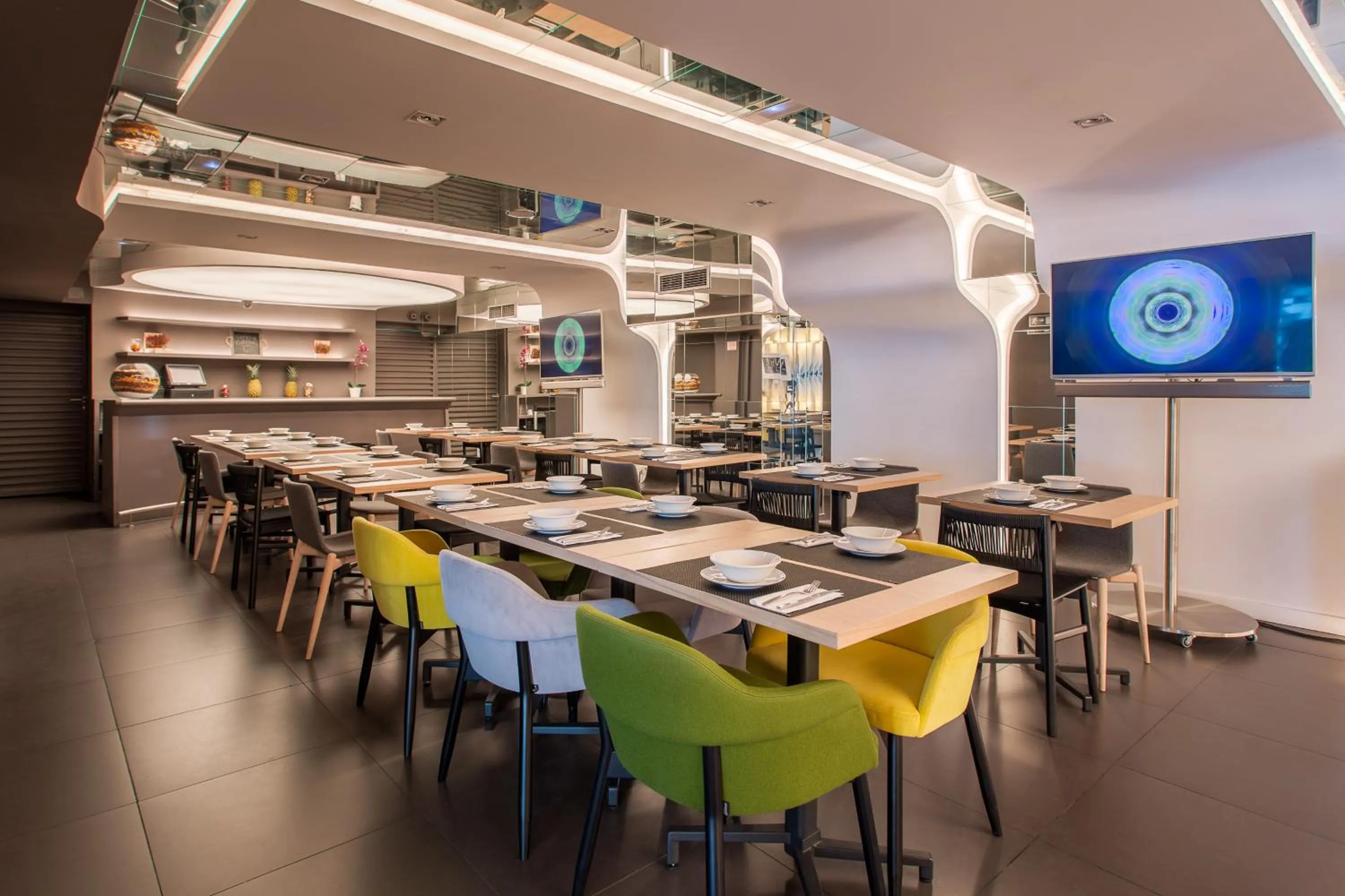 Restaurant/places to eat in Room Mate Oscar, Madrid