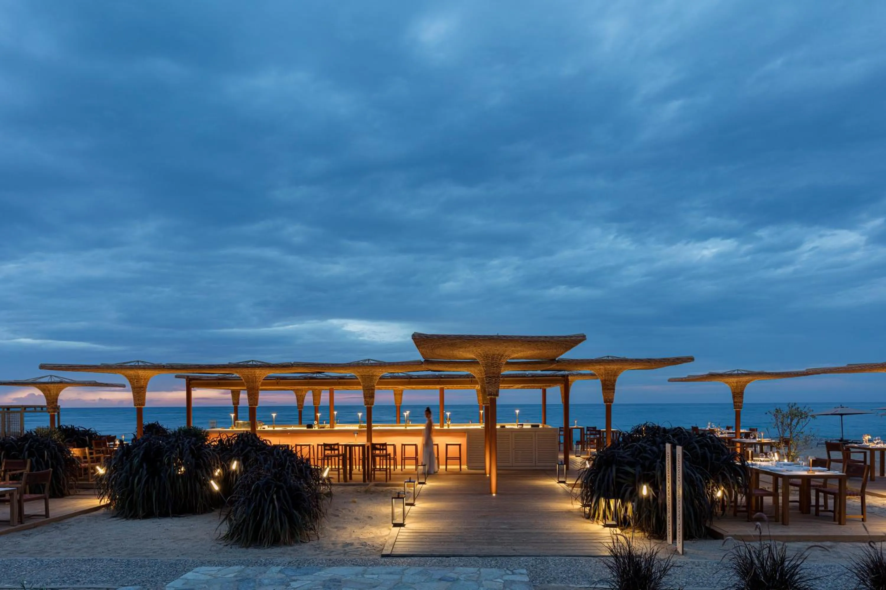 Restaurant/places to eat in Aquila Rithymna Beach