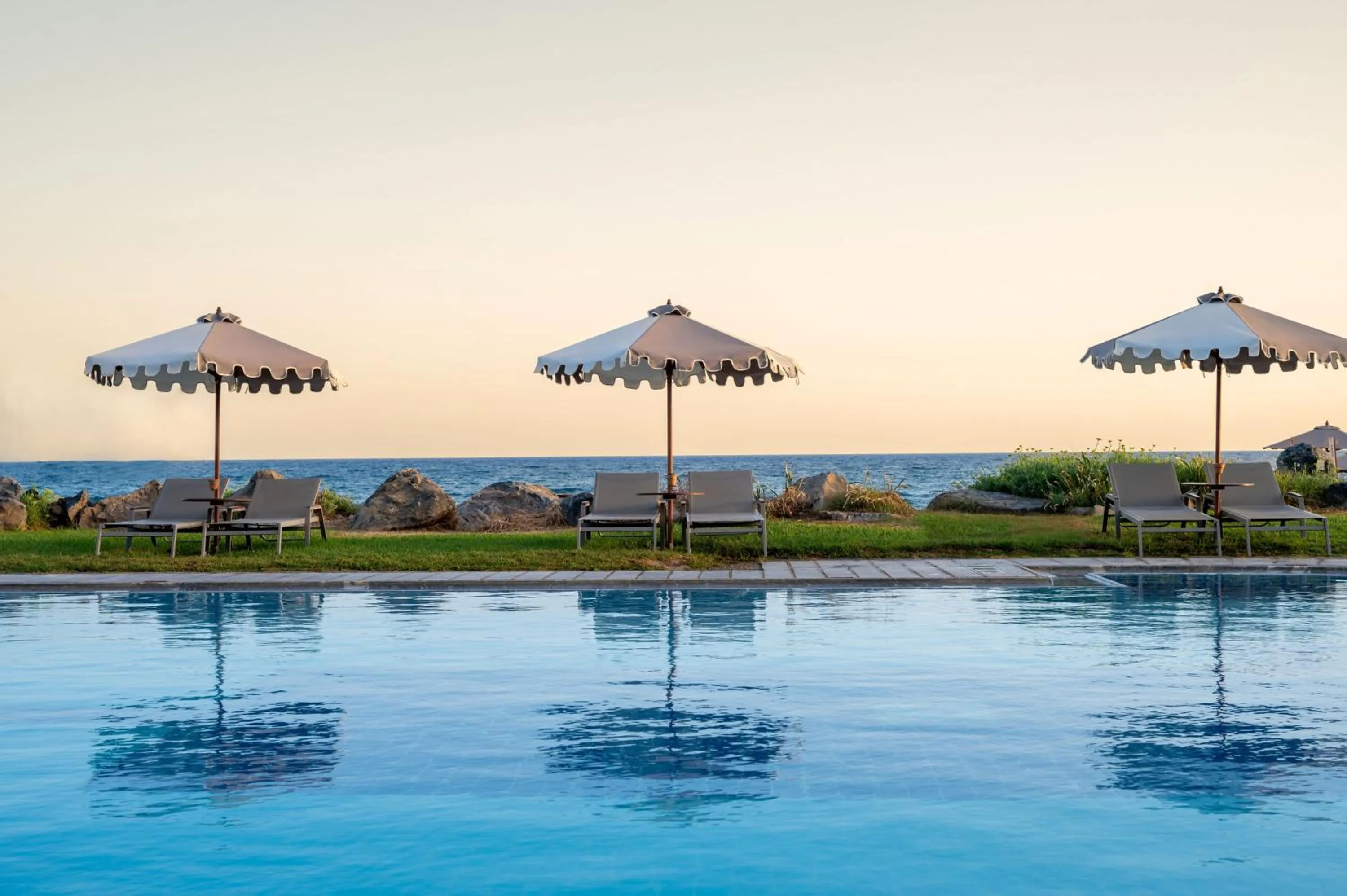 Swimming pool in Aquila Rithymna Beach
