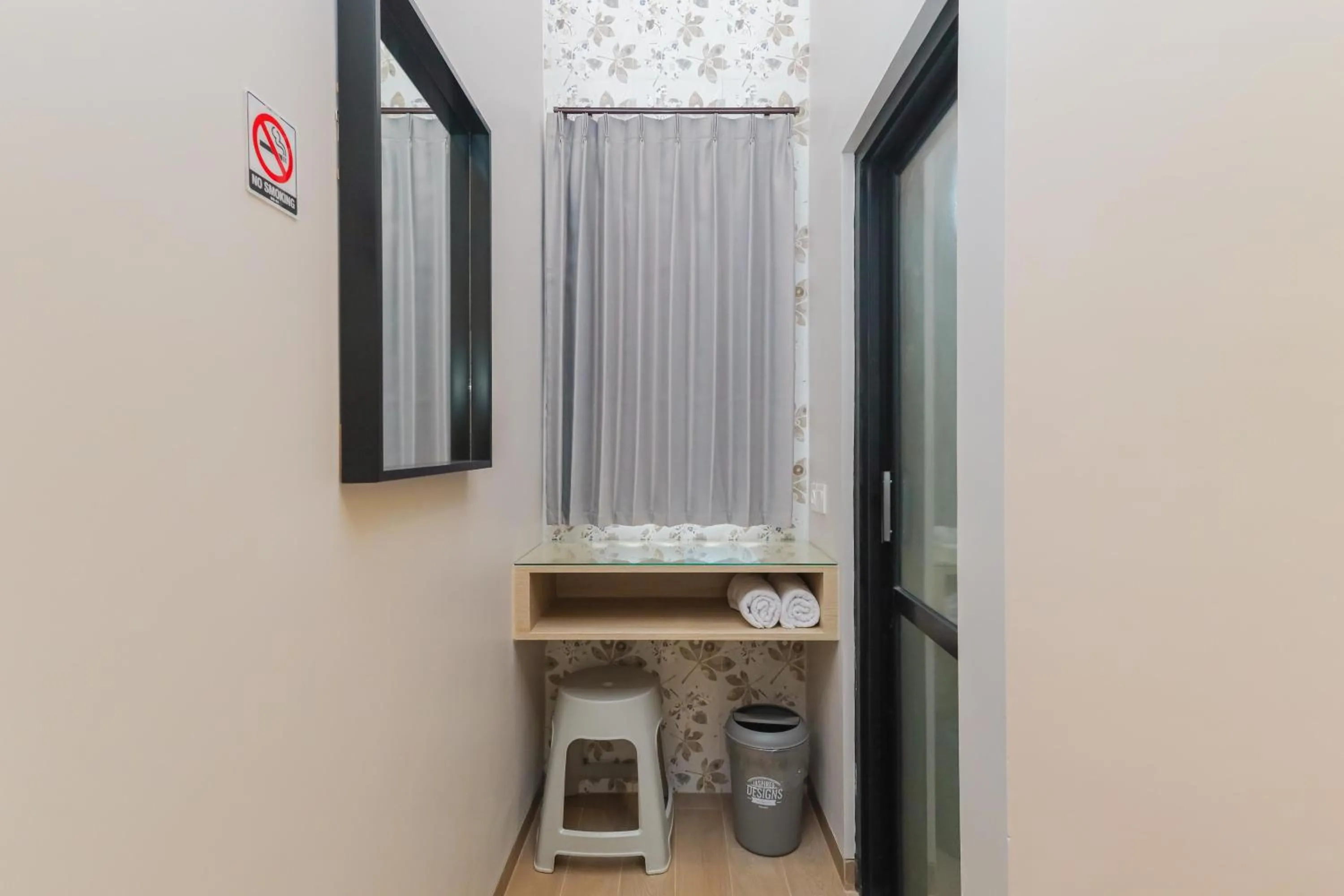 Bedroom in Sans Hotel Clover Ace Surabaya by RedDoorz