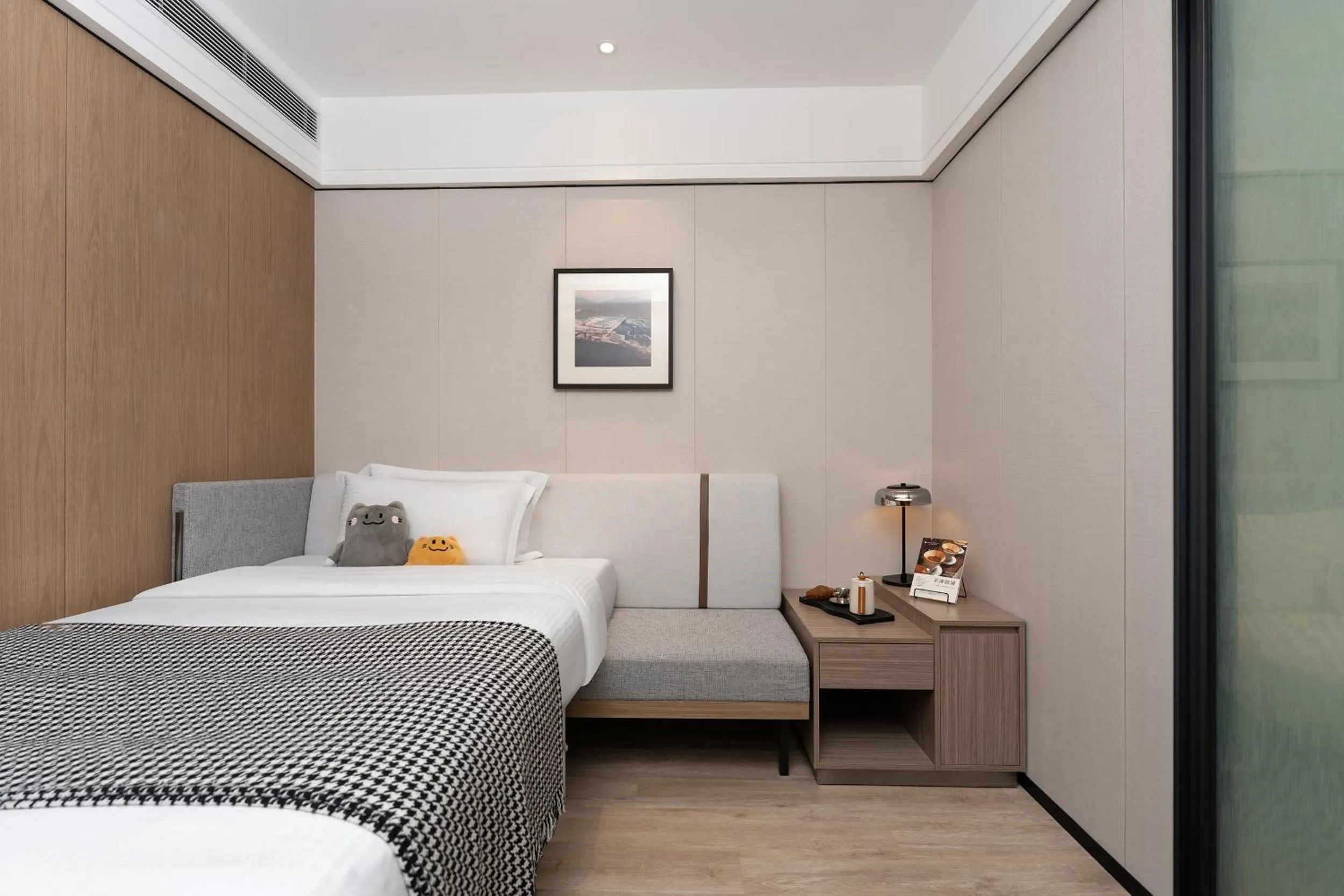 Bed in CM Serviced Apartment Shenzhen Dongmen