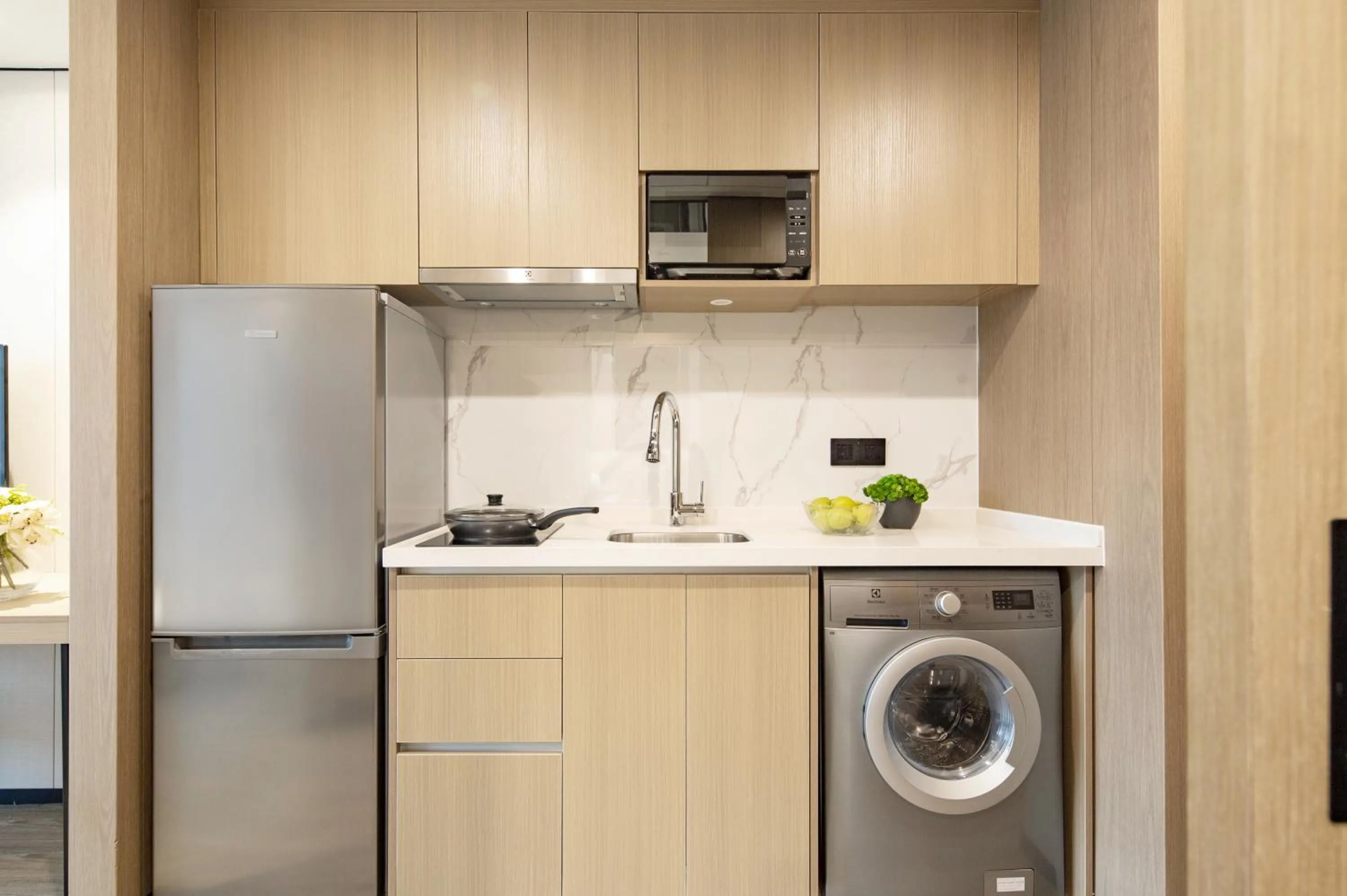 Kitchen or kitchenette in CM Serviced Apartment Shenzhen Dongmen