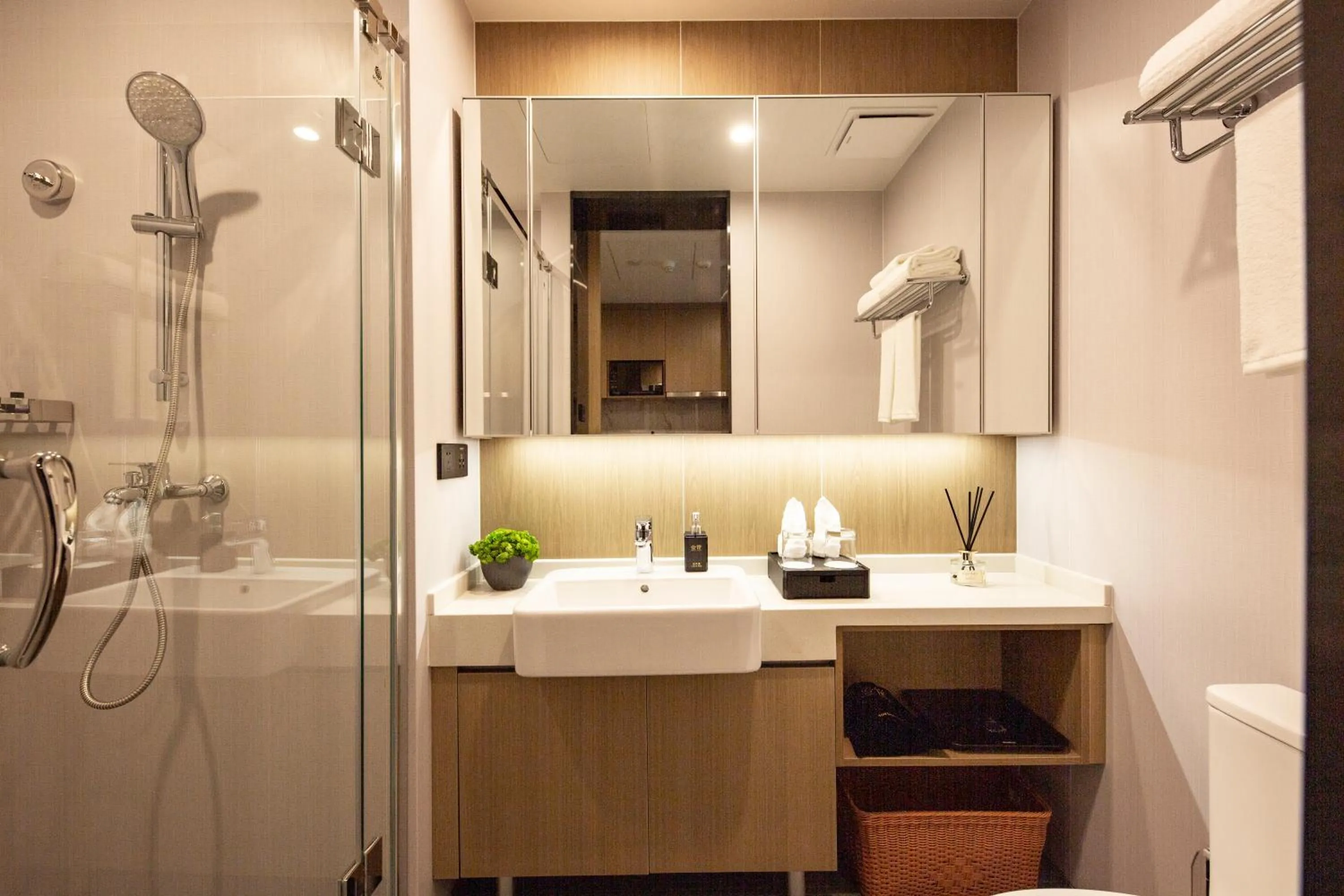 Toilet in CM Serviced Apartment Shenzhen Dongmen