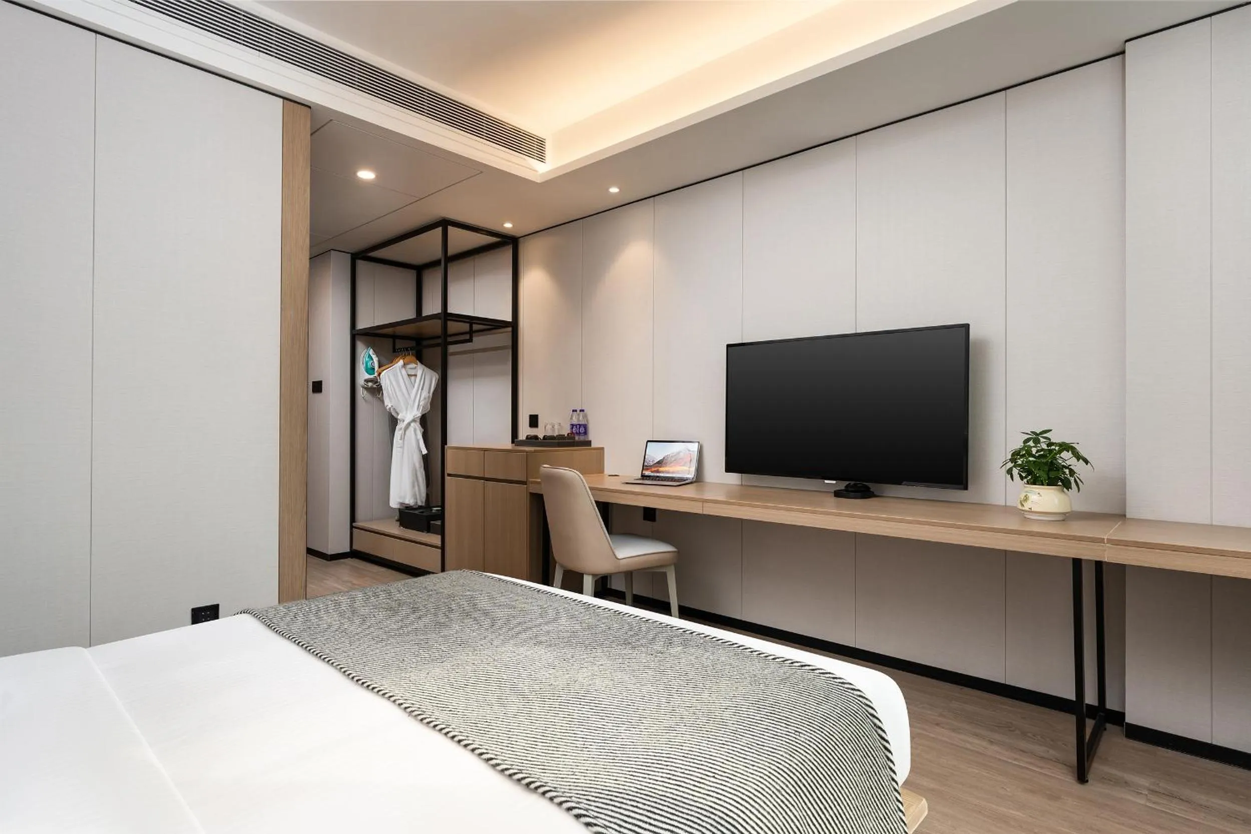 Bed in CM Serviced Apartment Shenzhen Dongmen
