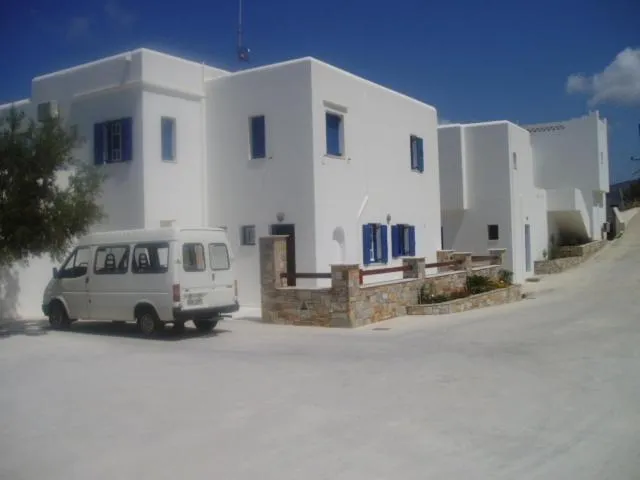 Facade/entrance in Rita's Place Hotel