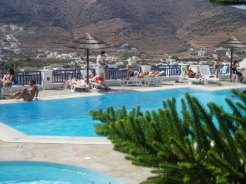 Swimming pool in Rita's Place Hotel