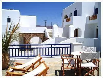 Facade/entrance in Rita's Place Hotel