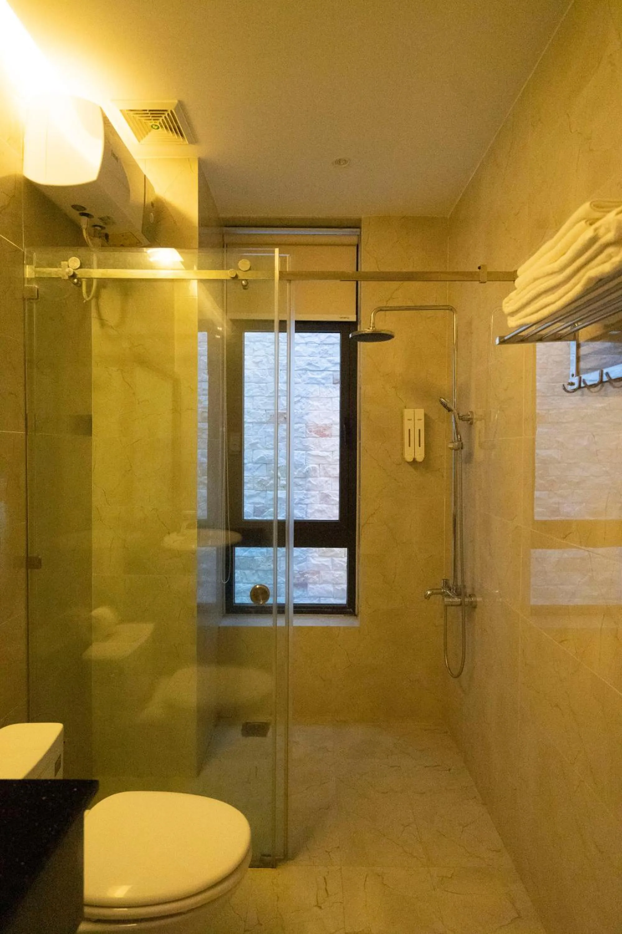 Shower in Khách sạn gần biển Karina Phú Yên